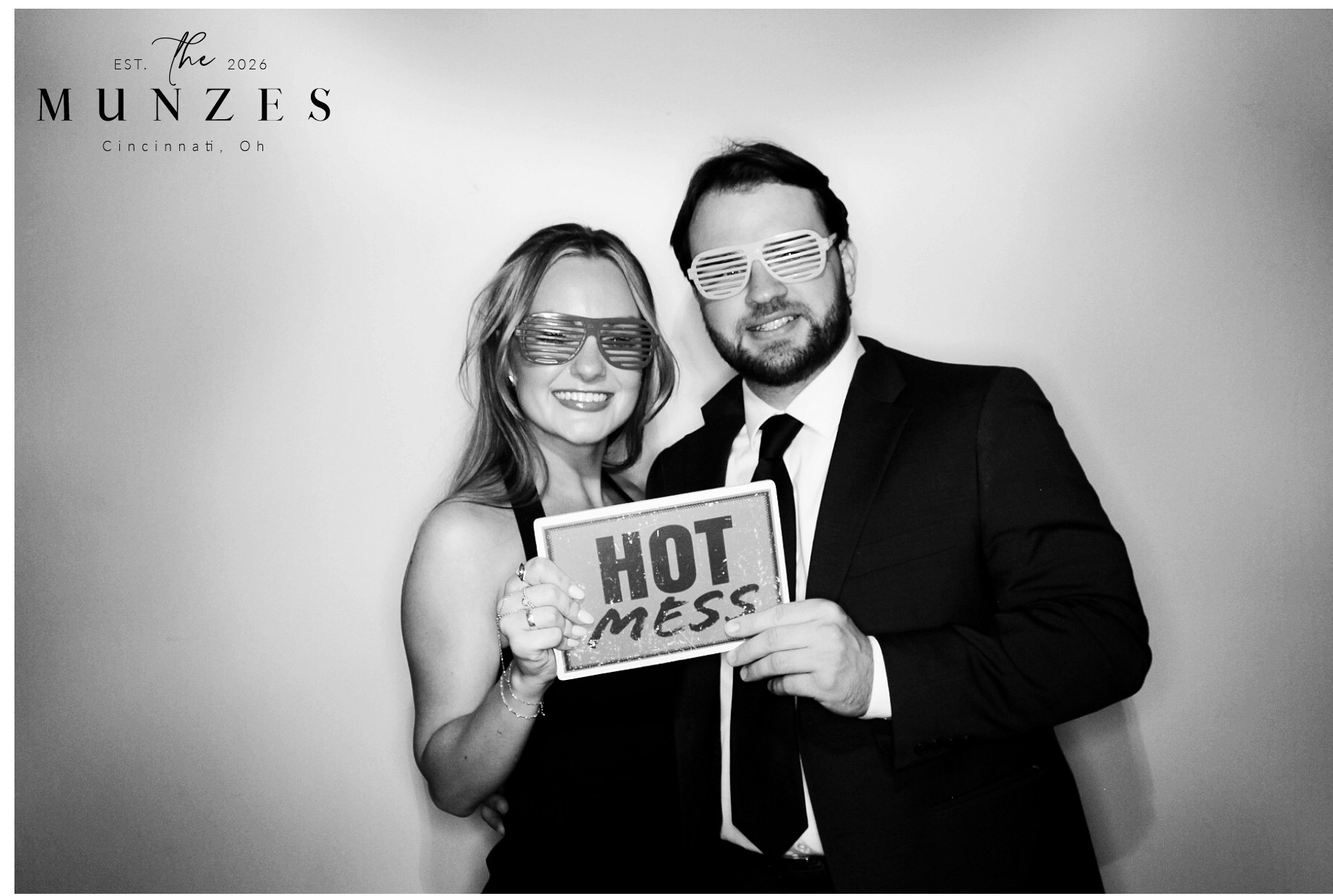 The Munzes | View more photos from the event at gallery.photoboothcincy.com/u/PhotoBoothCincy/The-Munzes