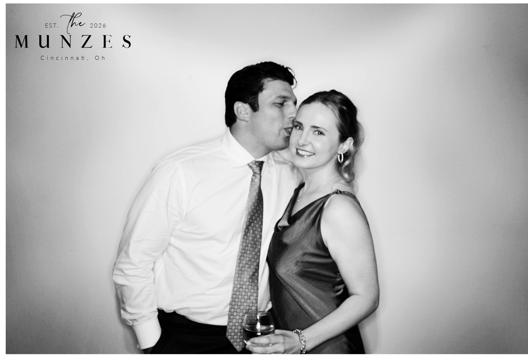 The Munzes | View more photos from the event at gallery.photoboothcincy.com/u/PhotoBoothCincy/The-Munzes