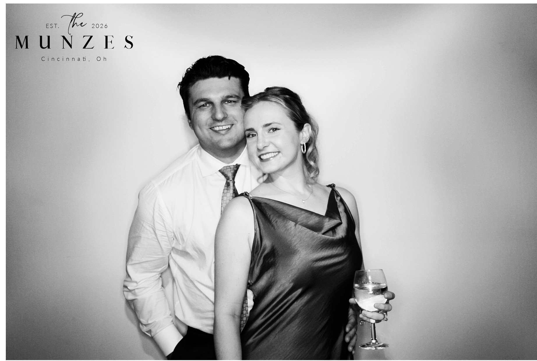 The Munzes | View more photos from the event at gallery.photoboothcincy.com/u/PhotoBoothCincy/The-Munzes