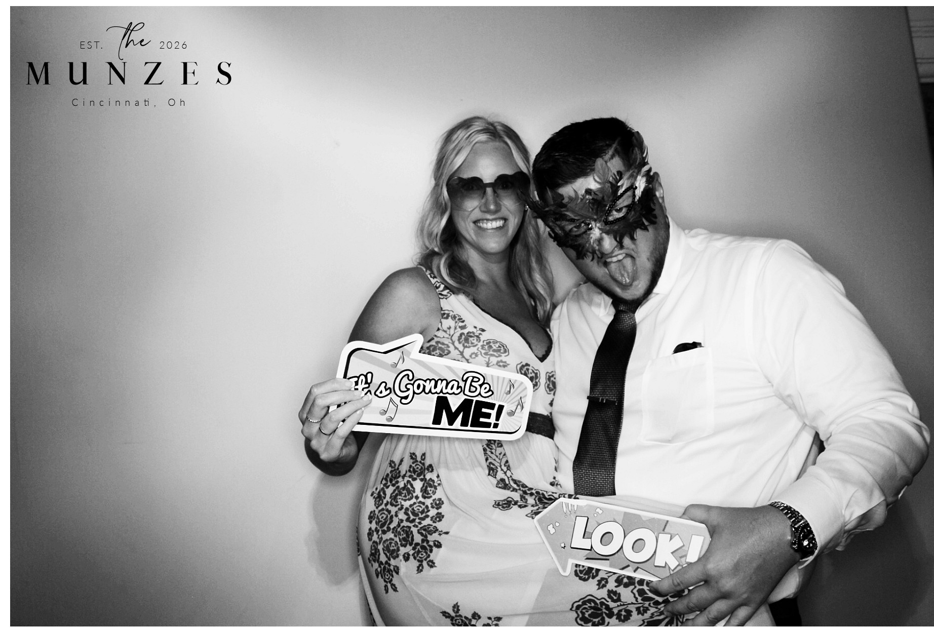 The Munzes | View more photos from the event at gallery.photoboothcincy.com/u/PhotoBoothCincy/The-Munzes