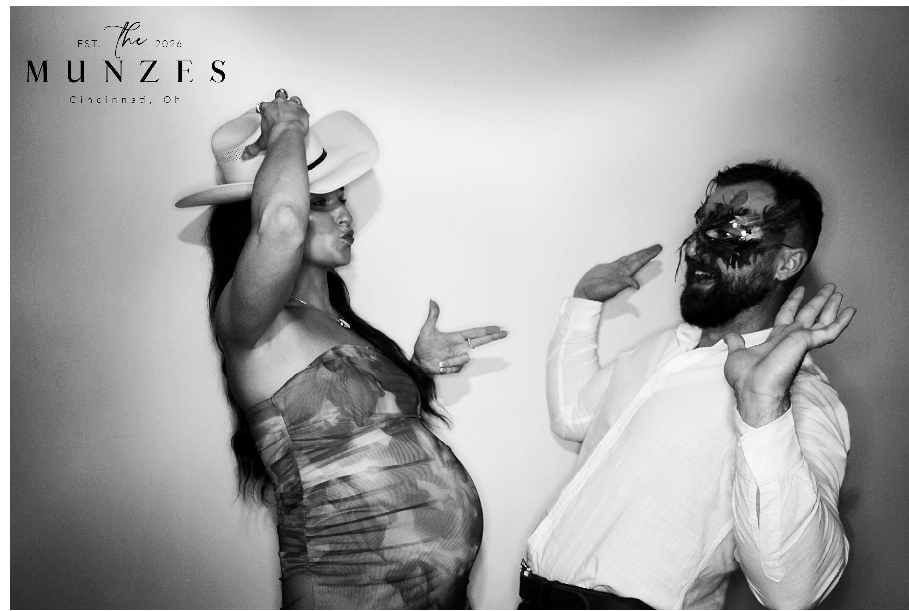The Munzes | View more photos from the event at gallery.photoboothcincy.com/u/PhotoBoothCincy/The-Munzes