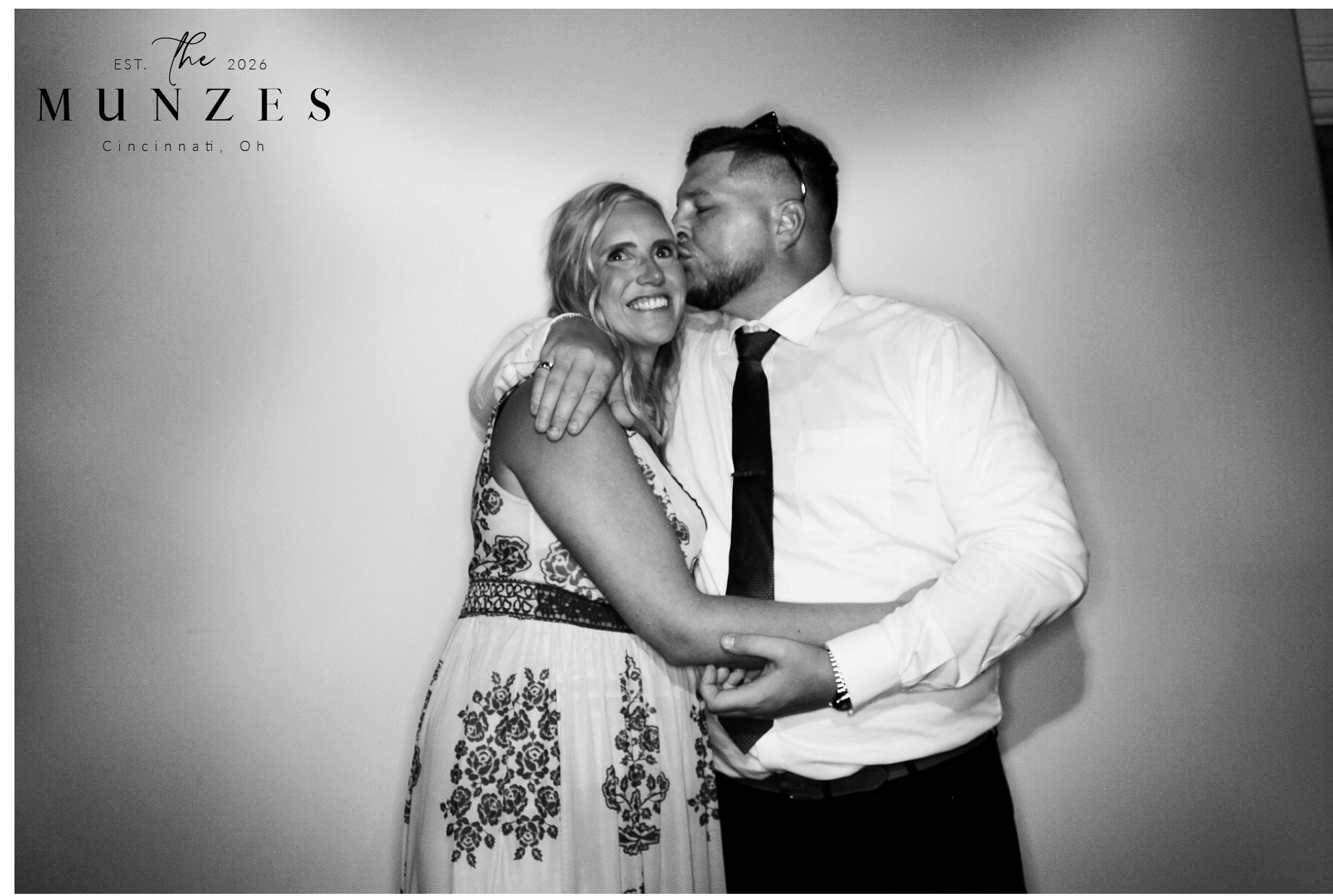 The Munzes | View more photos from the event at gallery.photoboothcincy.com/u/PhotoBoothCincy/The-Munzes