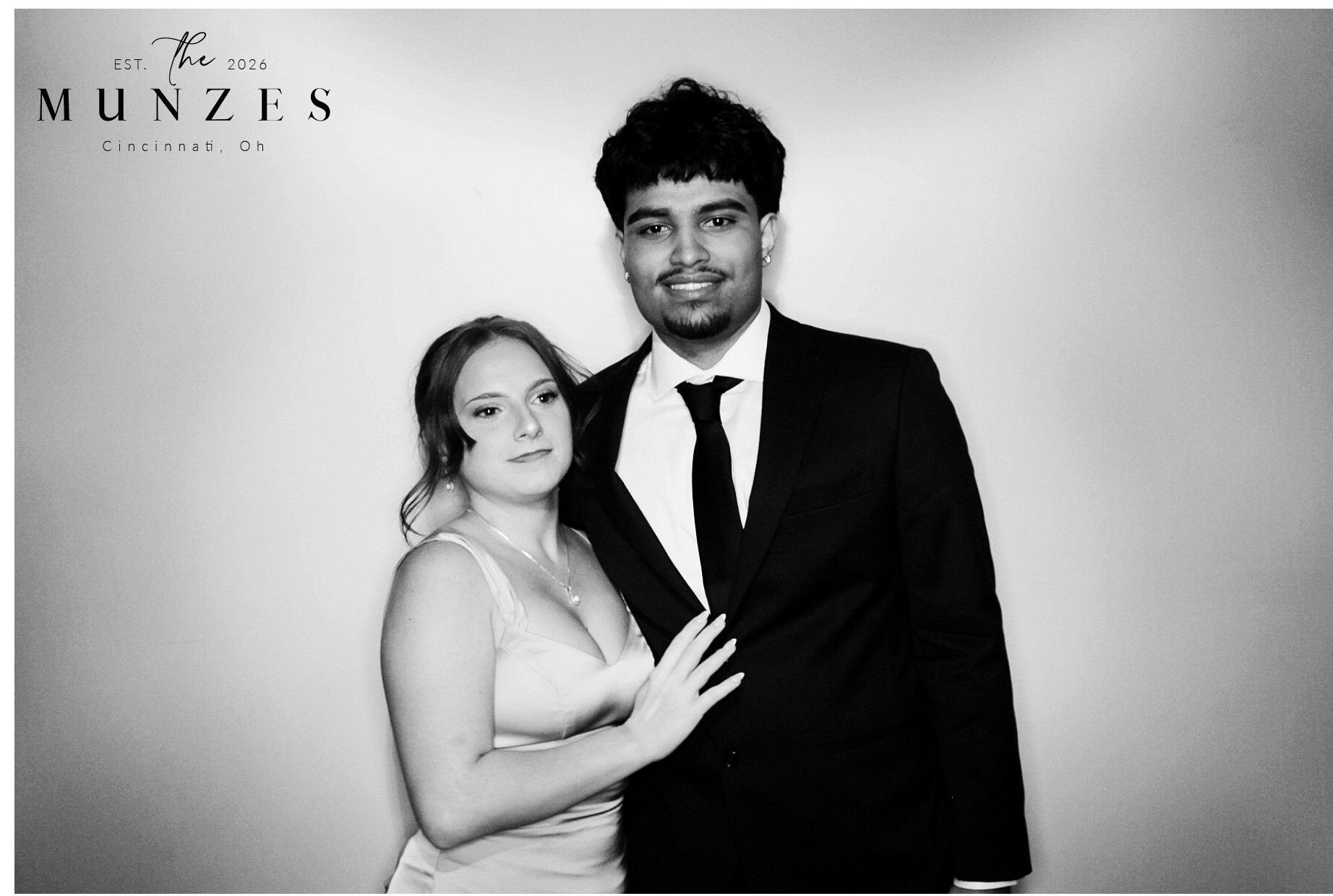 The Munzes | View more photos from the event at gallery.photoboothcincy.com/u/PhotoBoothCincy/The-Munzes