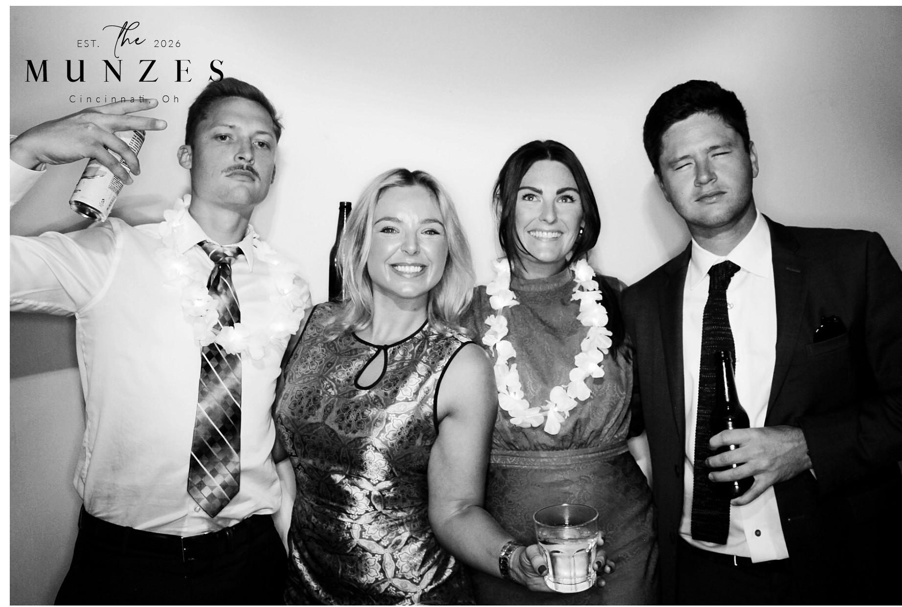 The Munzes | View more photos from the event at gallery.photoboothcincy.com/u/PhotoBoothCincy/The-Munzes