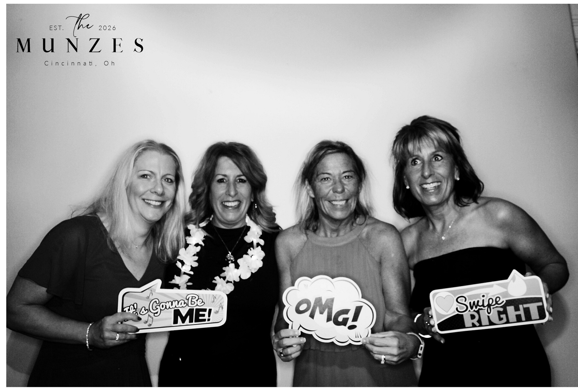 The Munzes | View more photos from the event at gallery.photoboothcincy.com/u/PhotoBoothCincy/The-Munzes