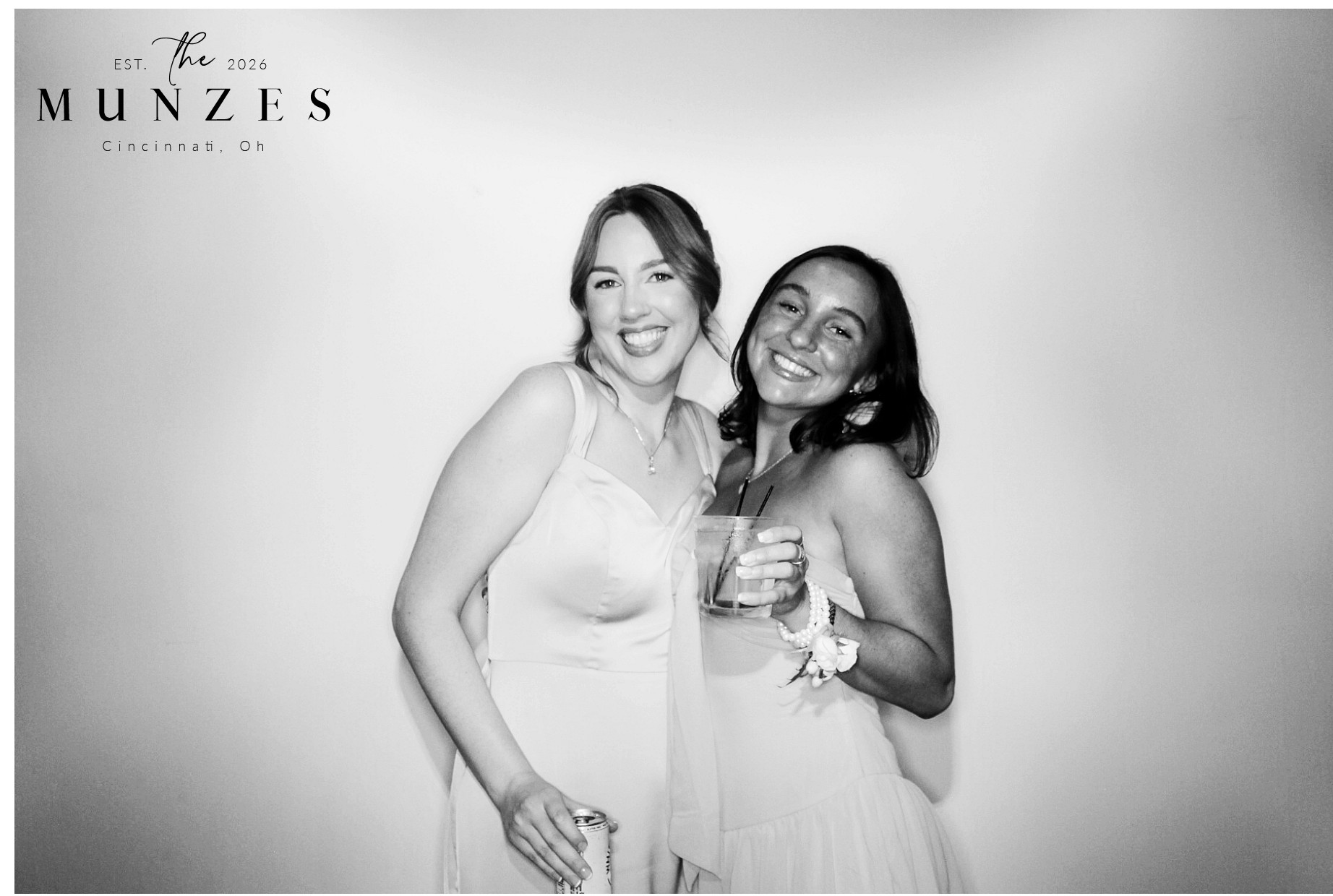 The Munzes | View more photos from the event at gallery.photoboothcincy.com/u/PhotoBoothCincy/The-Munzes