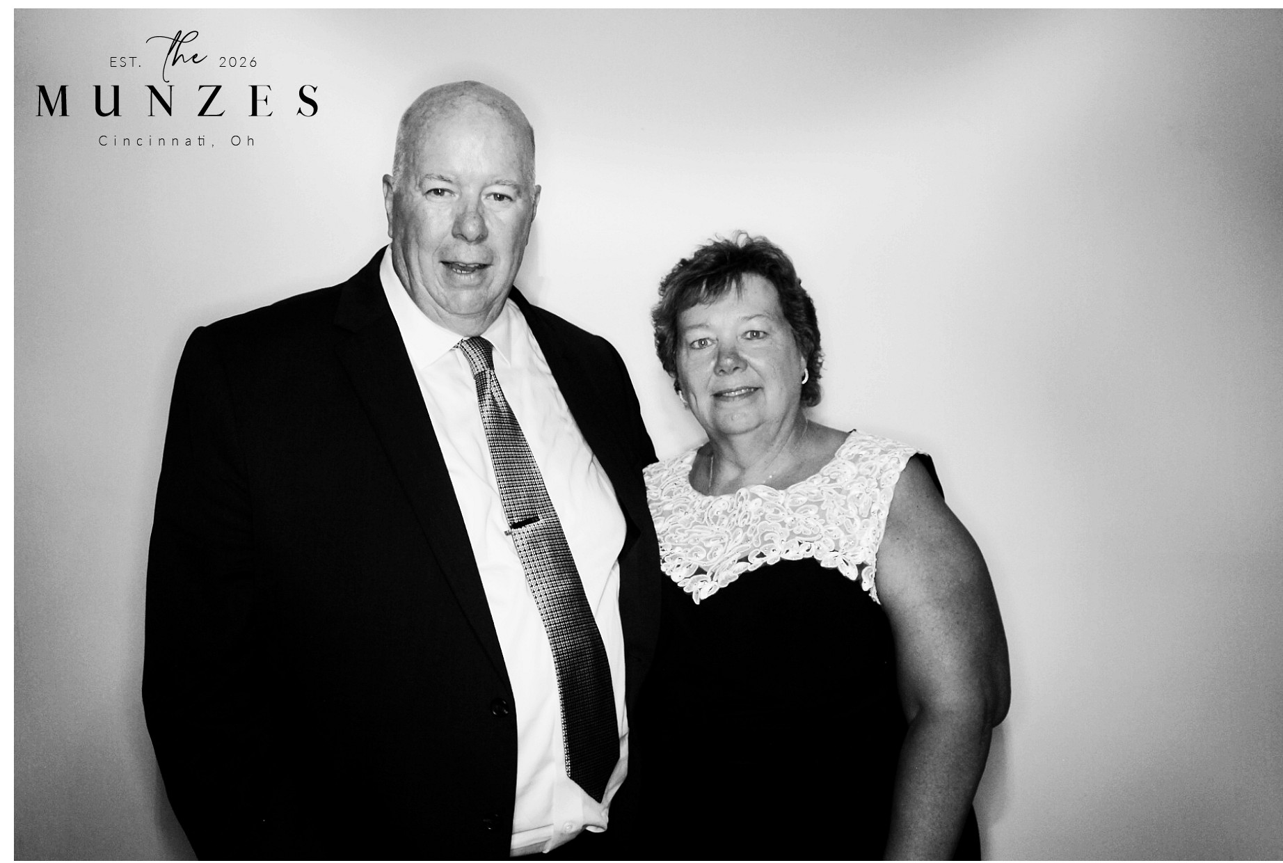 The Munzes | View more photos from the event at gallery.photoboothcincy.com/u/PhotoBoothCincy/The-Munzes