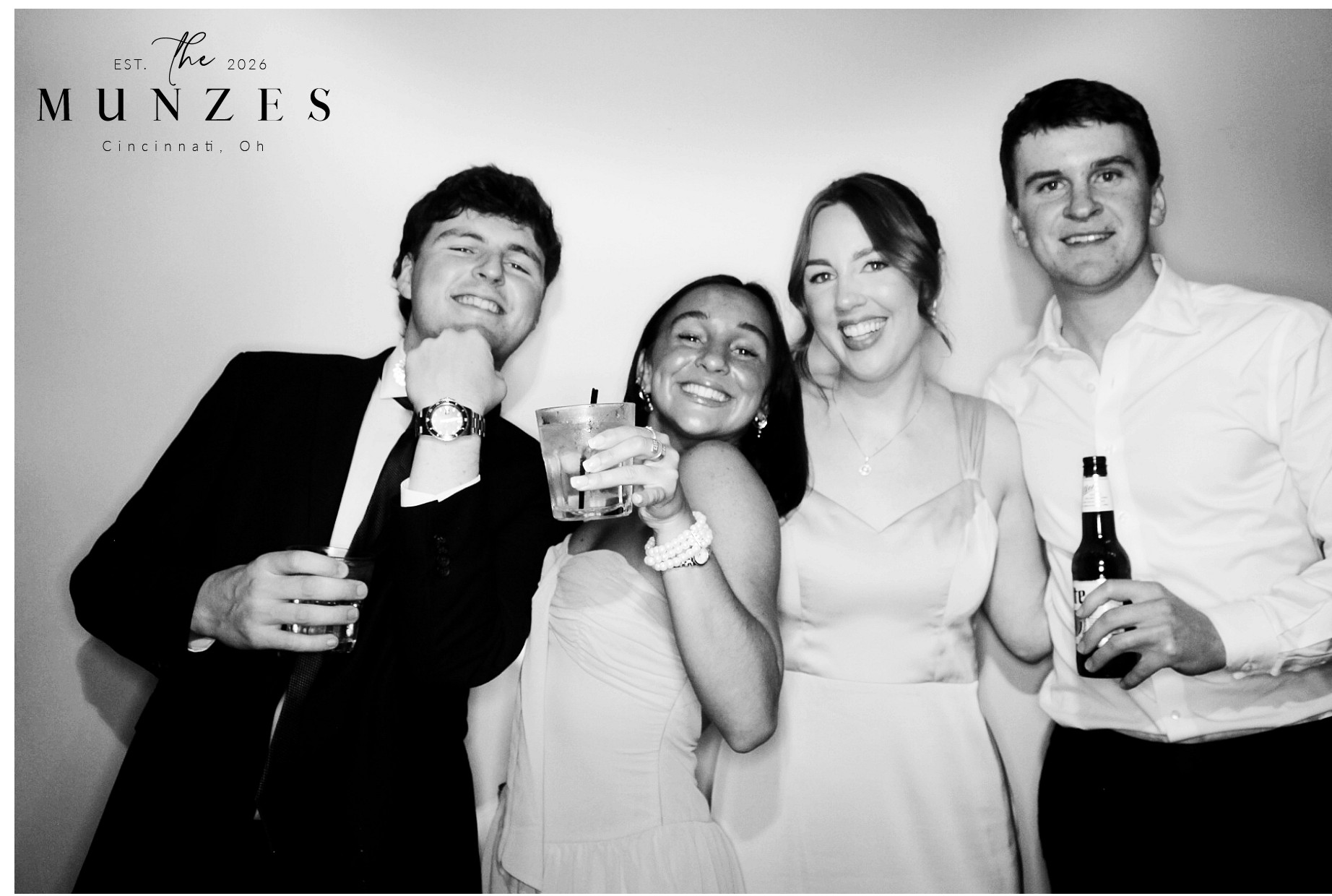The Munzes | View more photos from the event at gallery.photoboothcincy.com/u/PhotoBoothCincy/The-Munzes