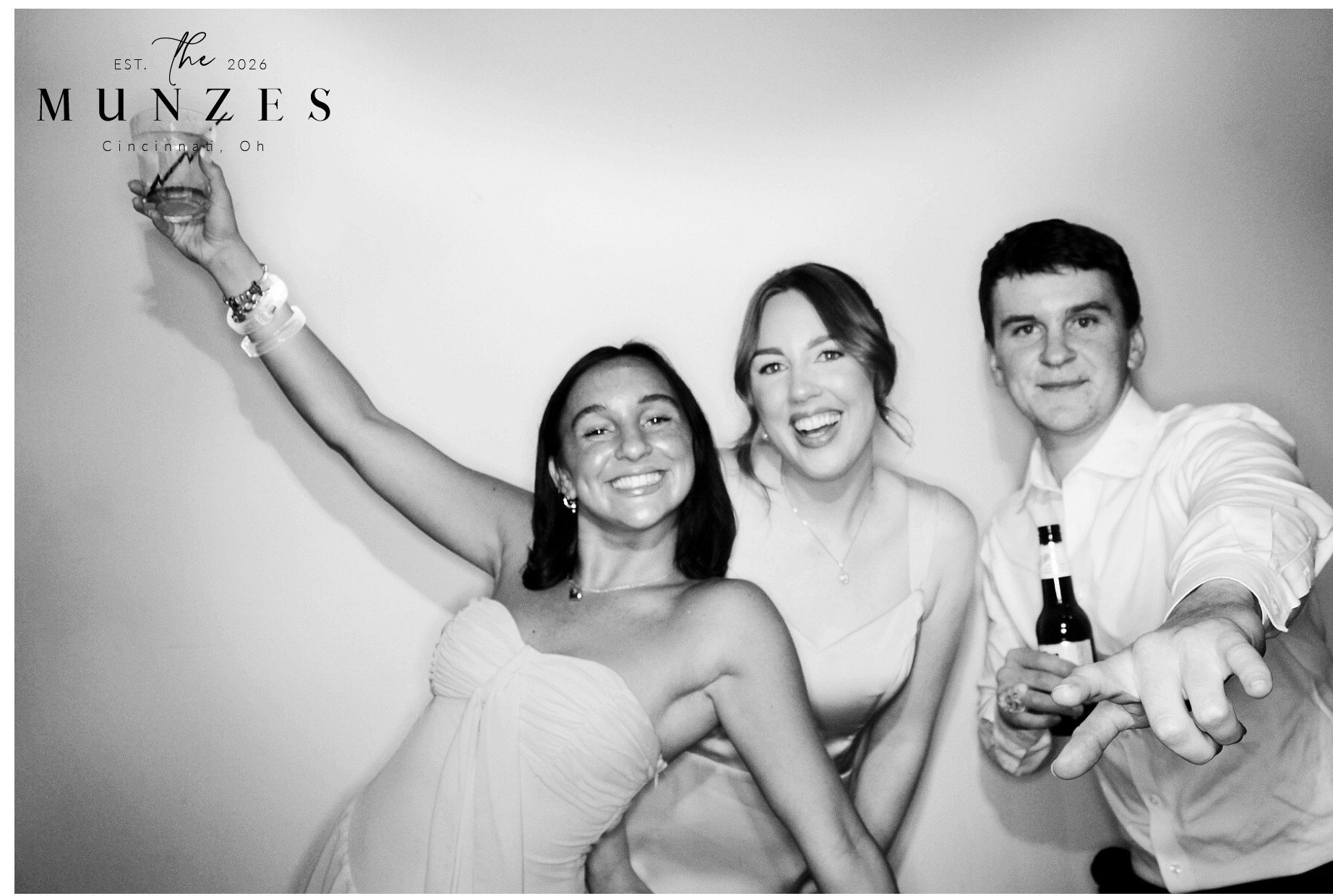 The Munzes | View more photos from the event at gallery.photoboothcincy.com/u/PhotoBoothCincy/The-Munzes