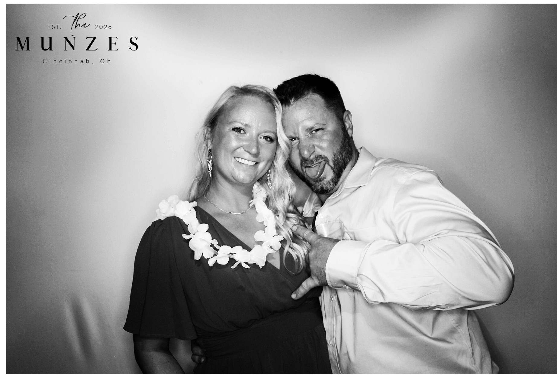 The Munzes | View more photos from the event at gallery.photoboothcincy.com/u/PhotoBoothCincy/The-Munzes
