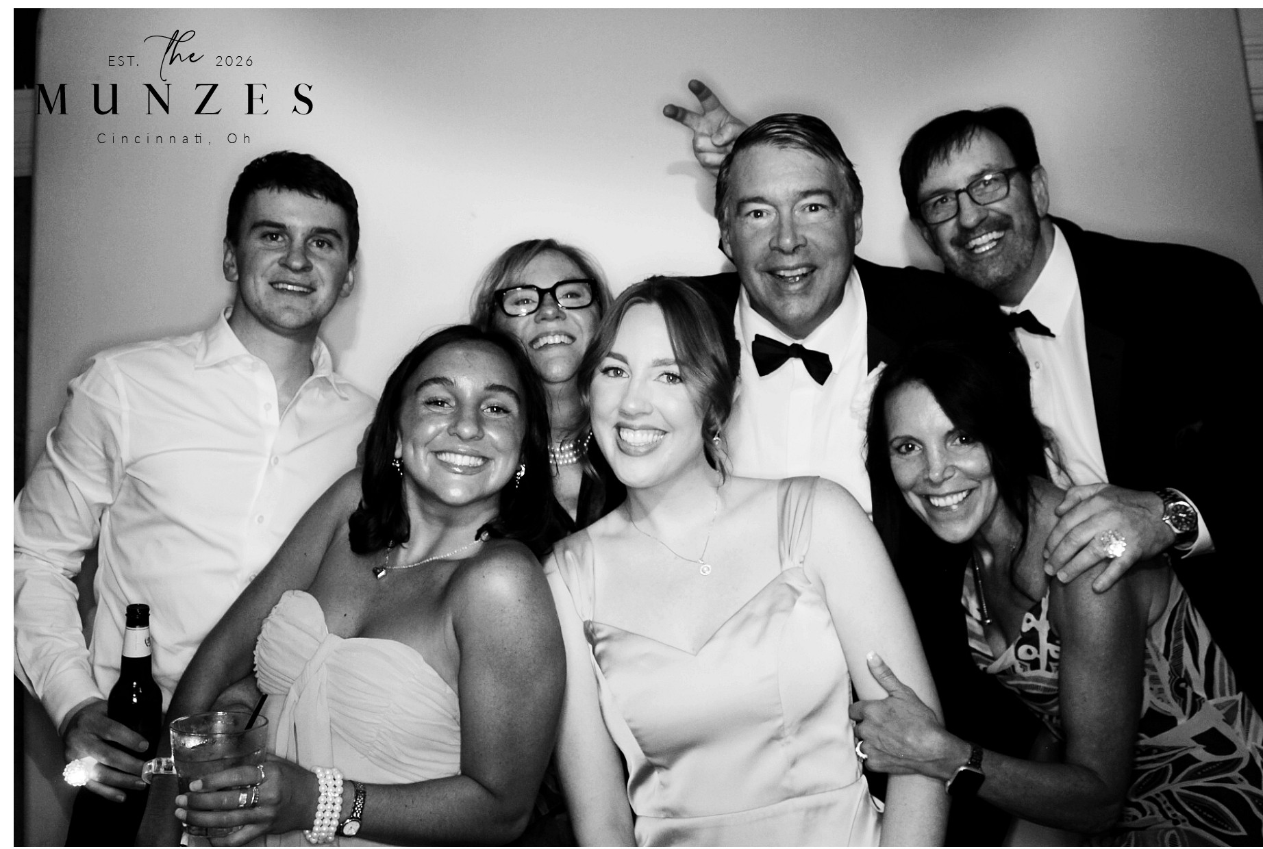 The Munzes | View more photos from the event at gallery.photoboothcincy.com/u/PhotoBoothCincy/The-Munzes