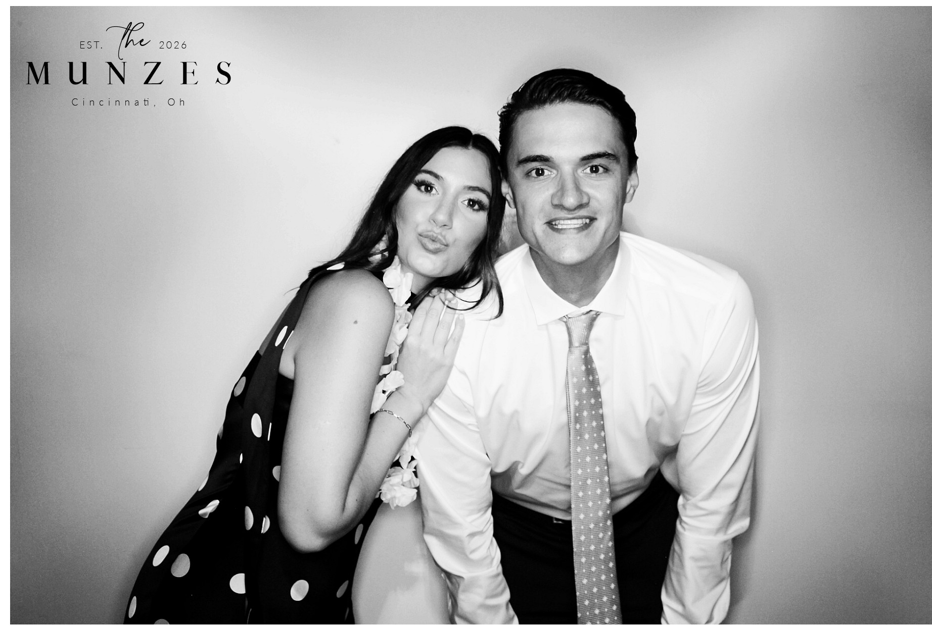 The Munzes | View more photos from the event at gallery.photoboothcincy.com/u/PhotoBoothCincy/The-Munzes