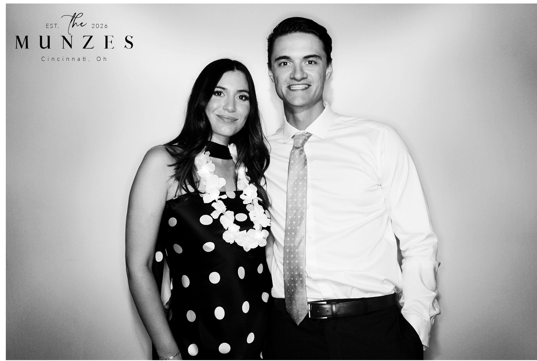 The Munzes | View more photos from the event at gallery.photoboothcincy.com/u/PhotoBoothCincy/The-Munzes