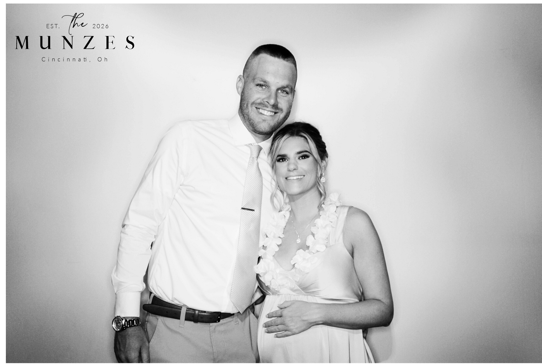 The Munzes | View more photos from the event at gallery.photoboothcincy.com/u/PhotoBoothCincy/The-Munzes