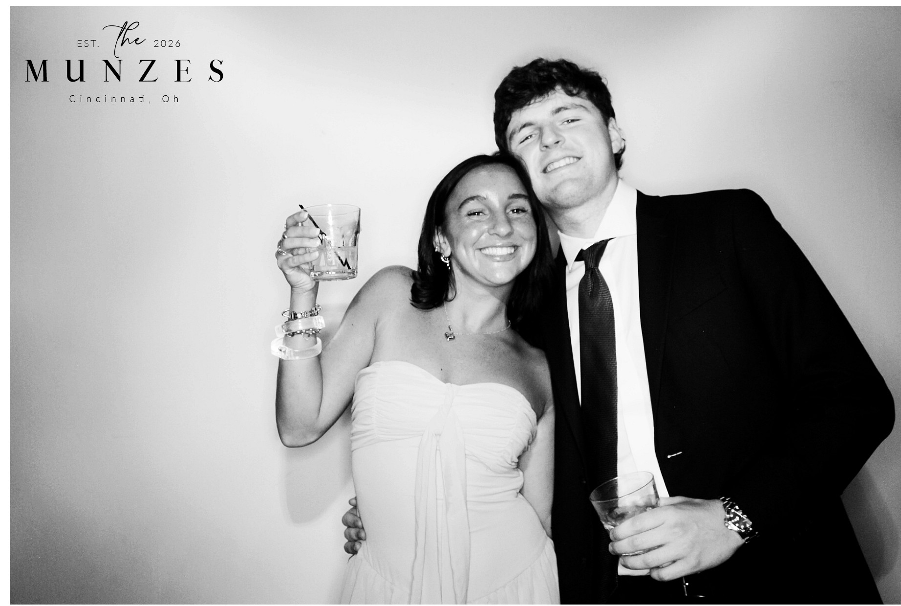 The Munzes | View more photos from the event at gallery.photoboothcincy.com/u/PhotoBoothCincy/The-Munzes