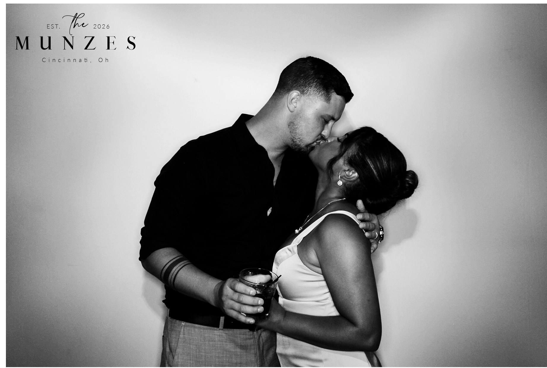 The Munzes | View more photos from the event at gallery.photoboothcincy.com/u/PhotoBoothCincy/The-Munzes