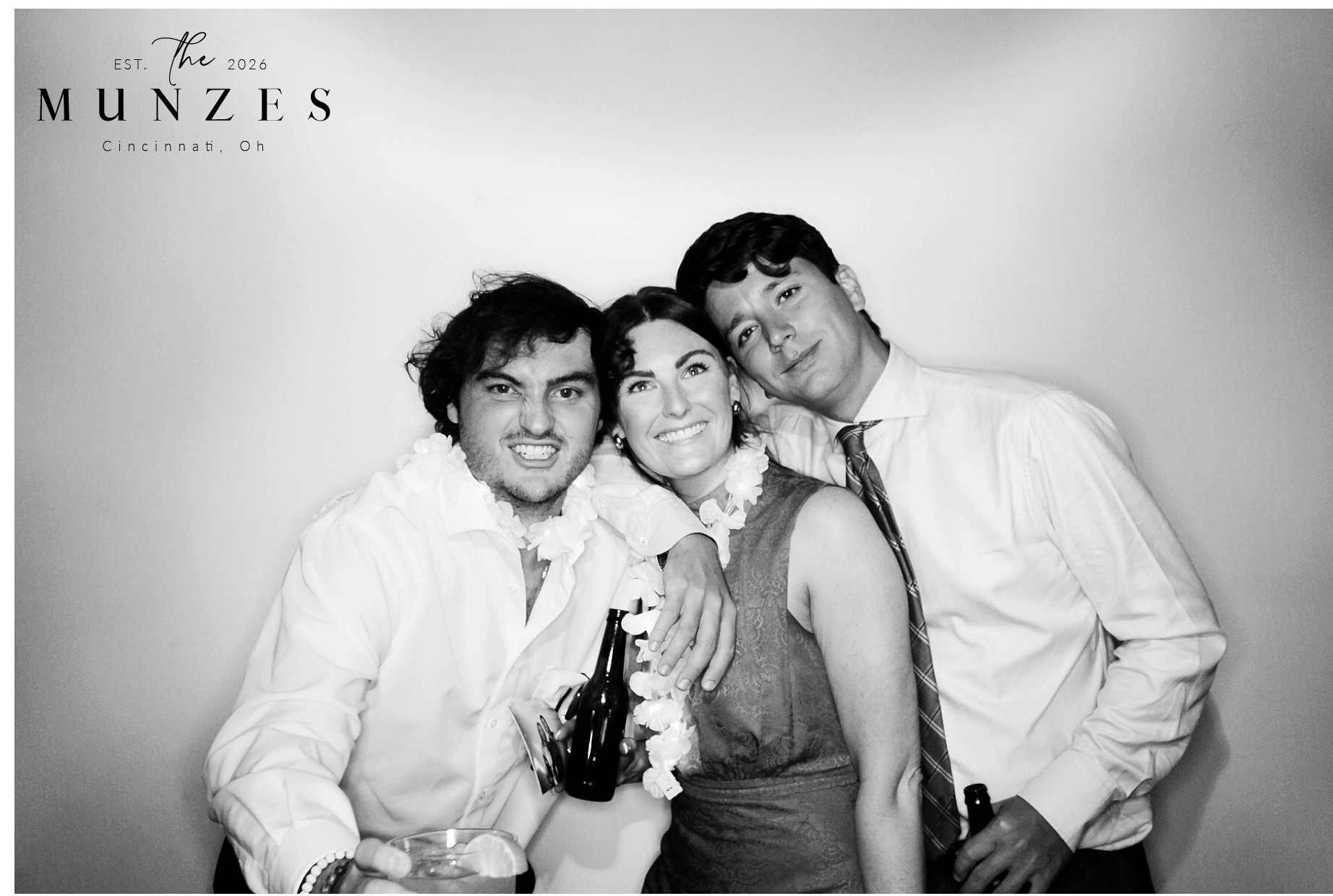 The Munzes | View more photos from the event at gallery.photoboothcincy.com/u/PhotoBoothCincy/The-Munzes