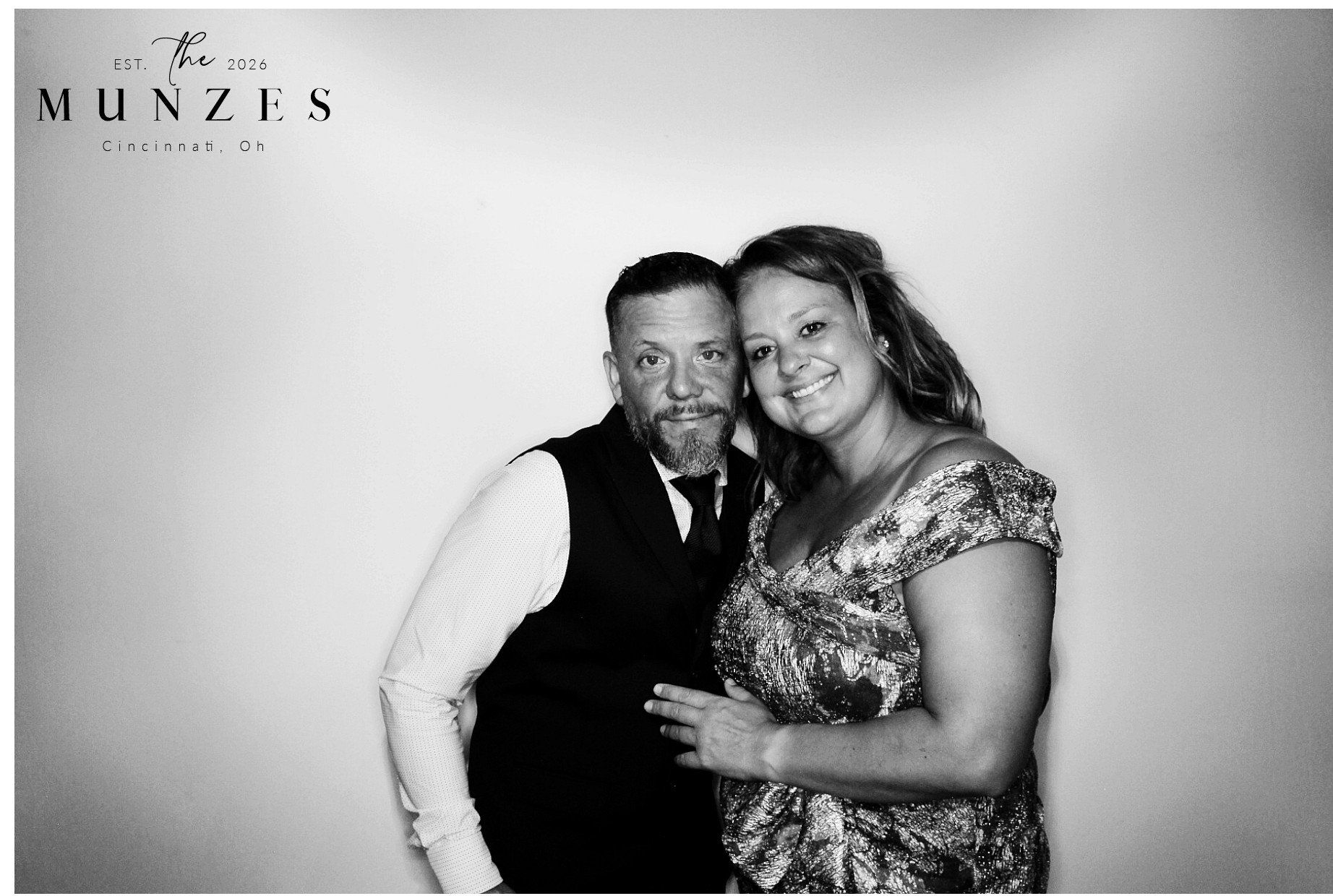 The Munzes | View more photos from the event at gallery.photoboothcincy.com/u/PhotoBoothCincy/The-Munzes