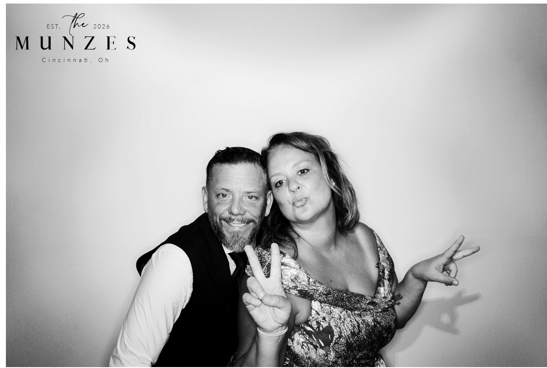 The Munzes | View more photos from the event at gallery.photoboothcincy.com/u/PhotoBoothCincy/The-Munzes