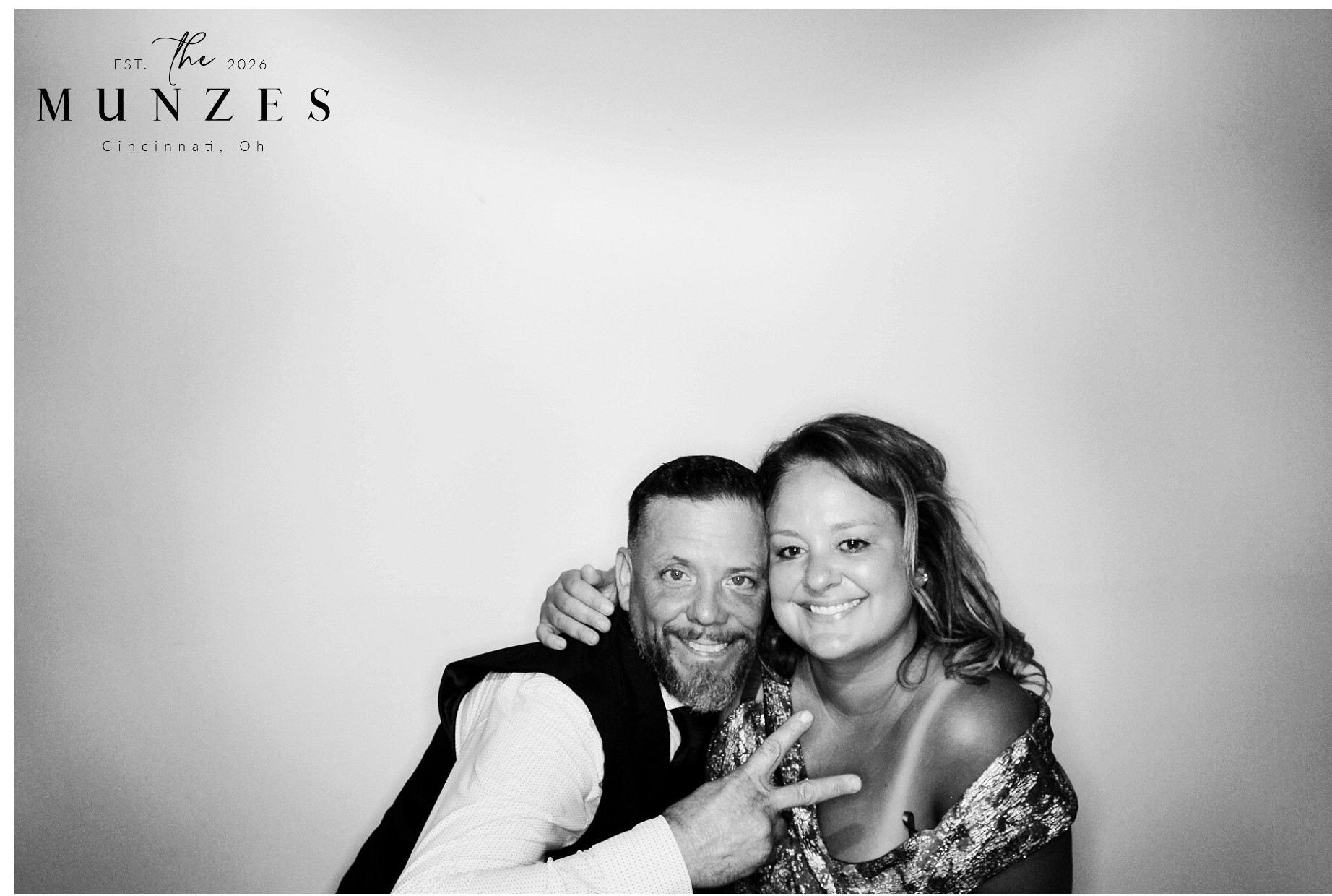 The Munzes | View more photos from the event at gallery.photoboothcincy.com/u/PhotoBoothCincy/The-Munzes
