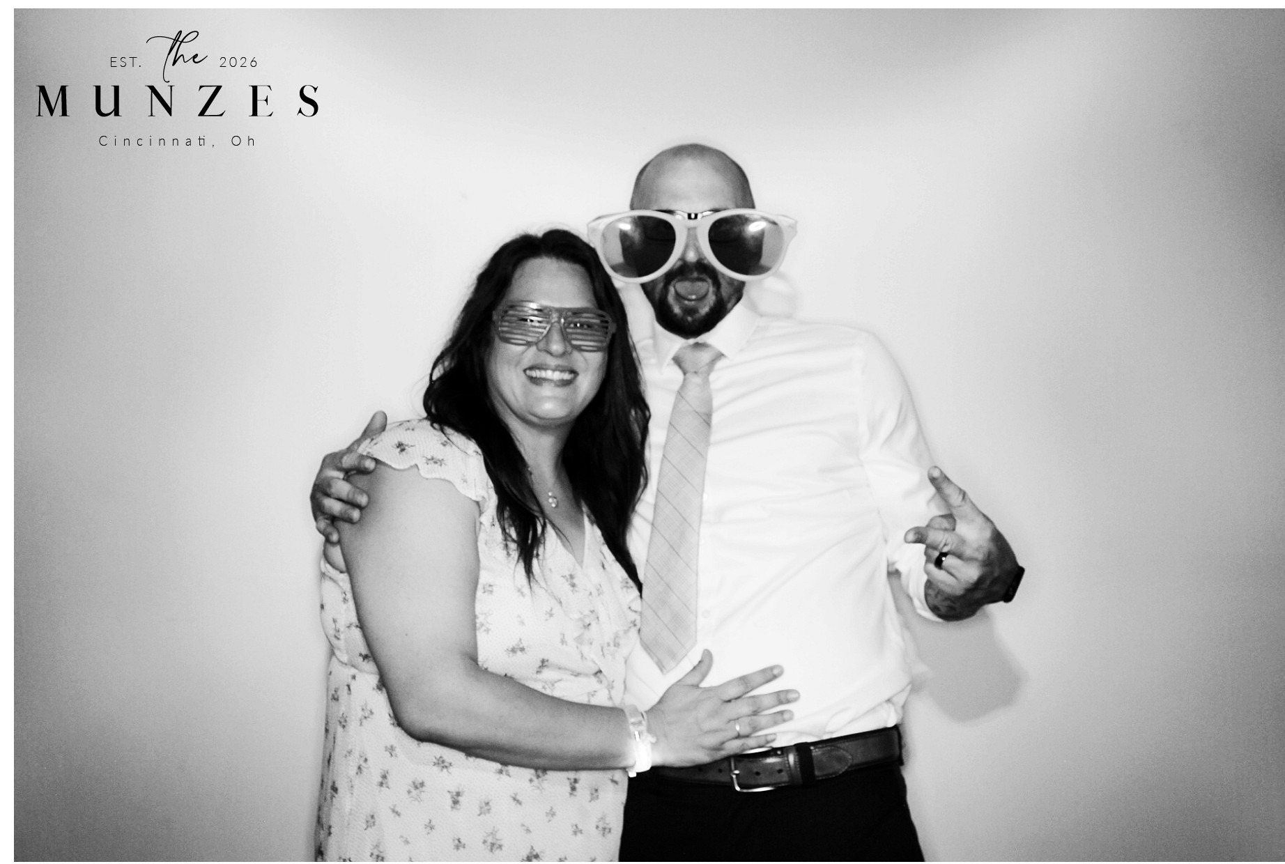 The Munzes | View more photos from the event at gallery.photoboothcincy.com/u/PhotoBoothCincy/The-Munzes