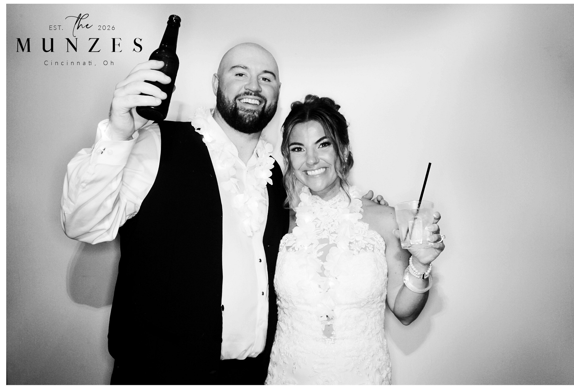 The Munzes | View more photos from the event at gallery.photoboothcincy.com/u/PhotoBoothCincy/The-Munzes