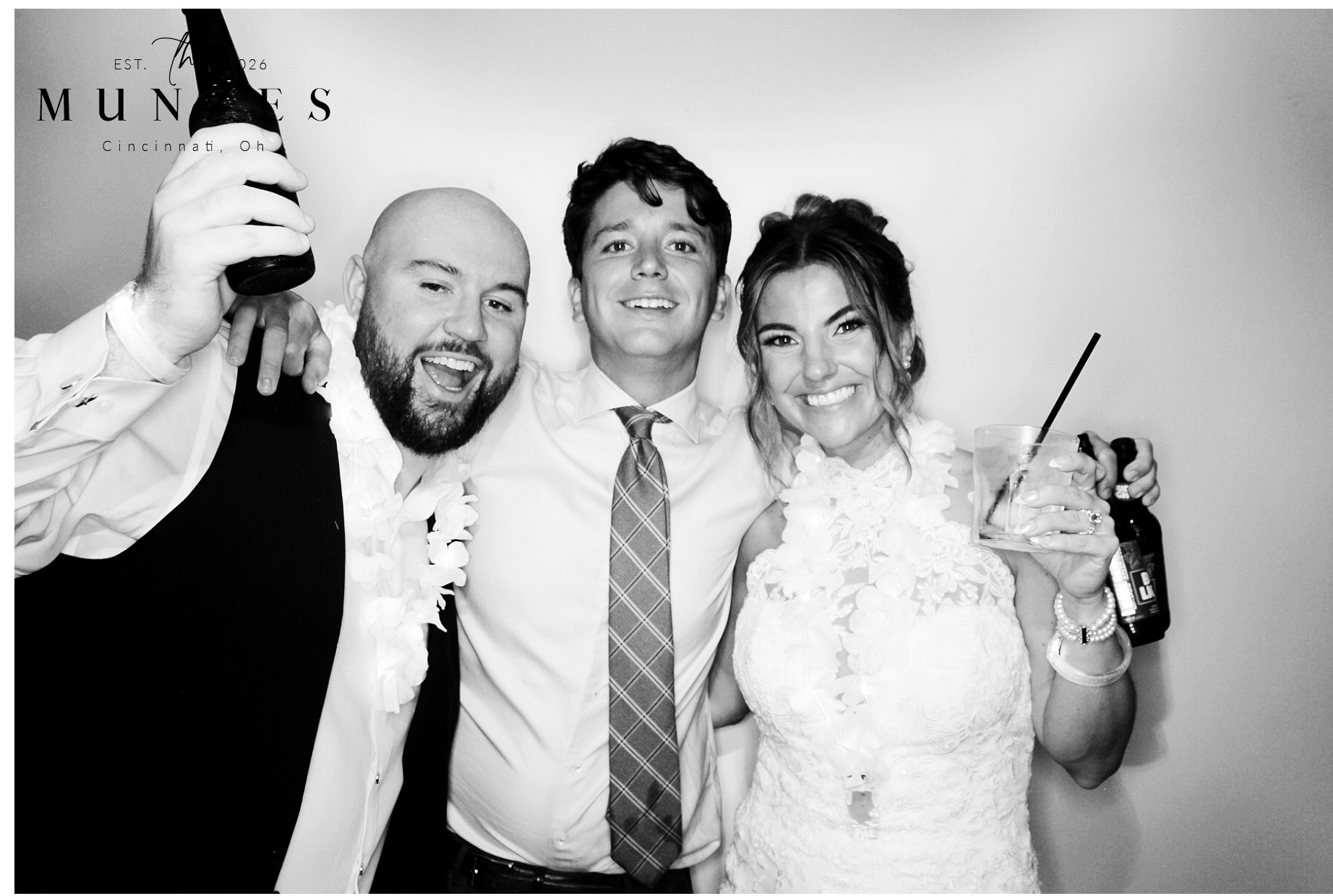 The Munzes | View more photos from the event at gallery.photoboothcincy.com/u/PhotoBoothCincy/The-Munzes