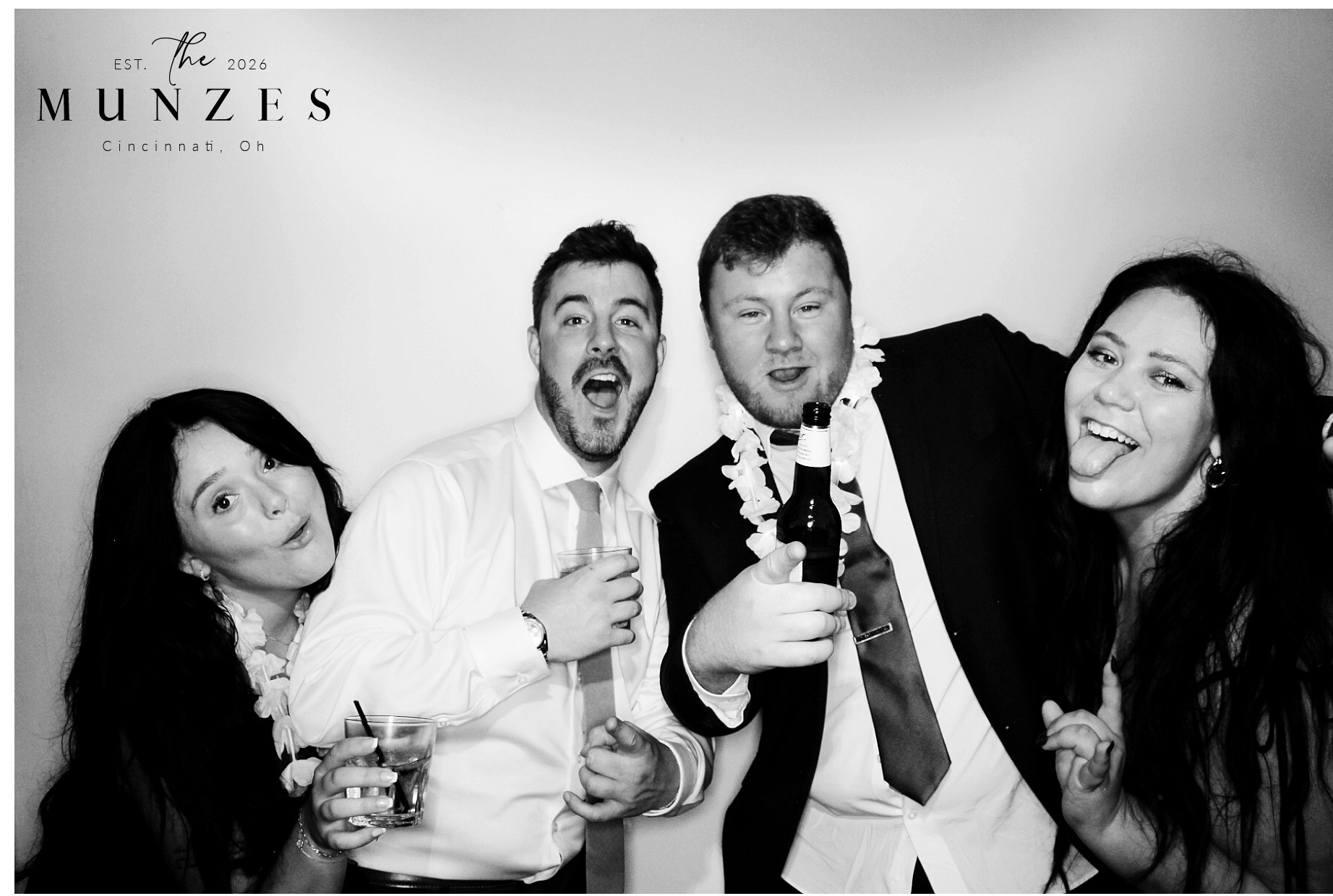 The Munzes | View more photos from the event at gallery.photoboothcincy.com/u/PhotoBoothCincy/The-Munzes