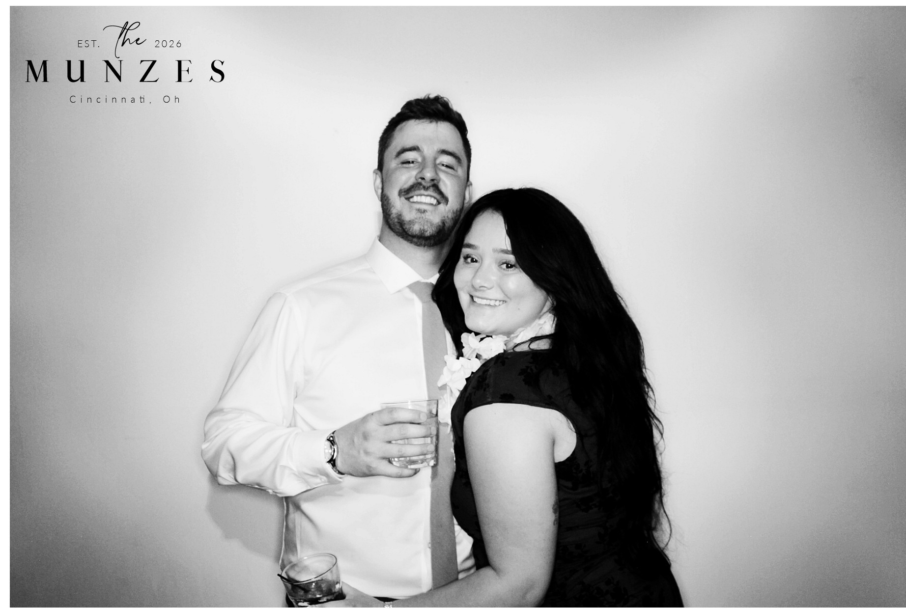 The Munzes | View more photos from the event at gallery.photoboothcincy.com/u/PhotoBoothCincy/The-Munzes