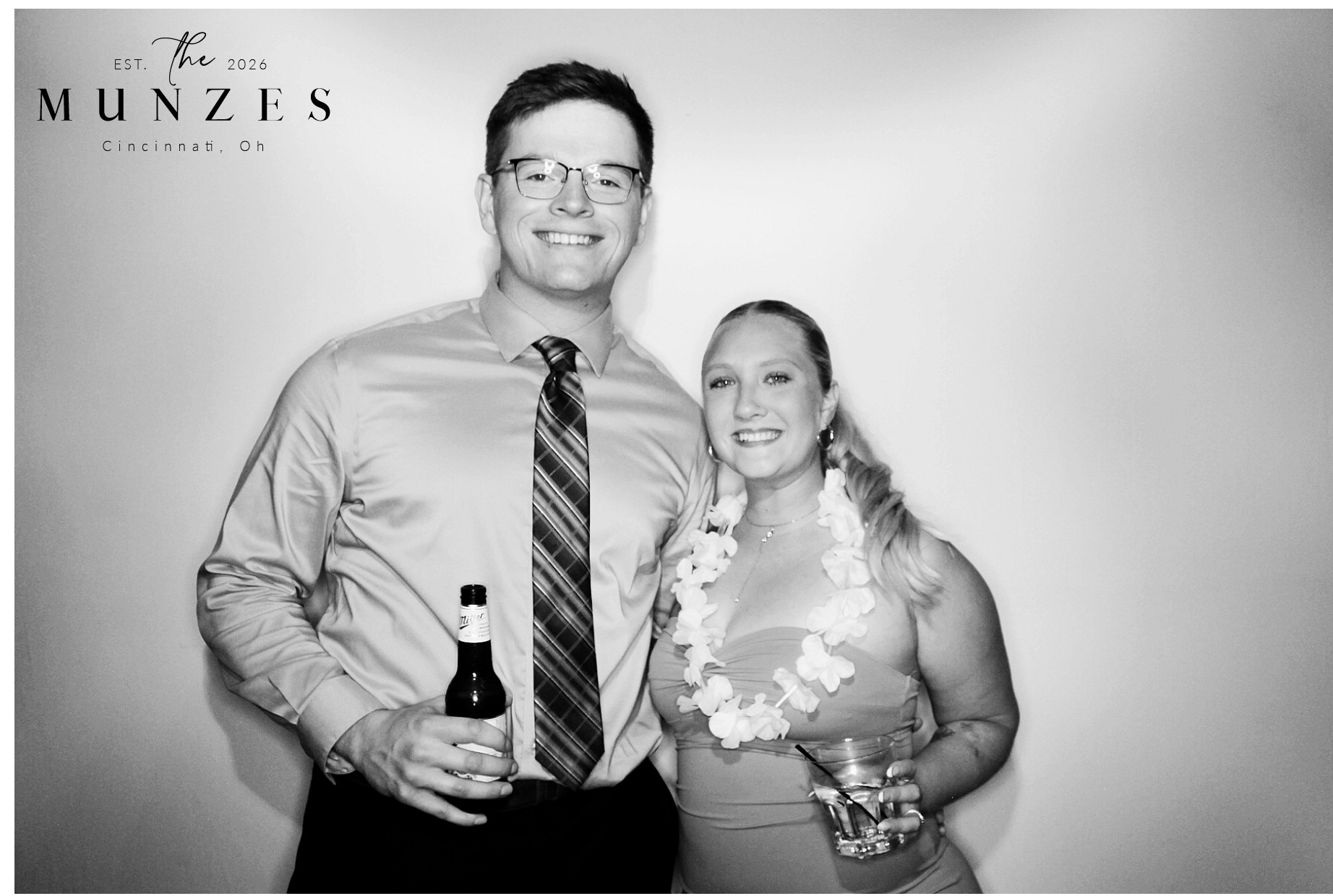 The Munzes | View more photos from the event at gallery.photoboothcincy.com/u/PhotoBoothCincy/The-Munzes