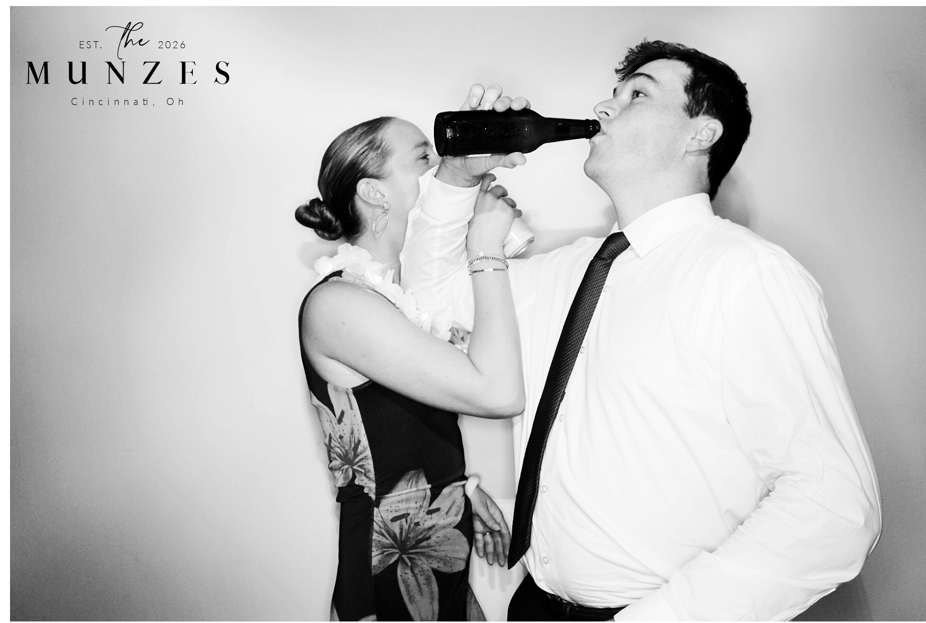 The Munzes | View more photos from the event at gallery.photoboothcincy.com/u/PhotoBoothCincy/The-Munzes