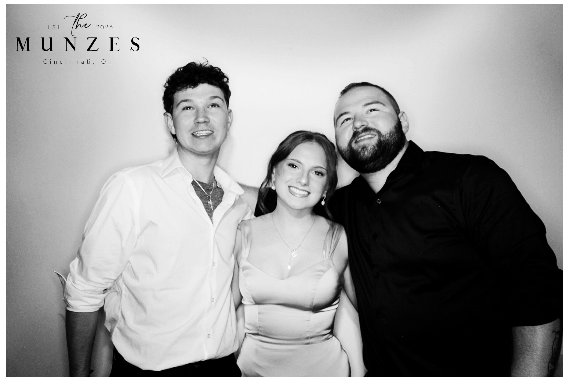The Munzes | View more photos from the event at gallery.photoboothcincy.com/u/PhotoBoothCincy/The-Munzes