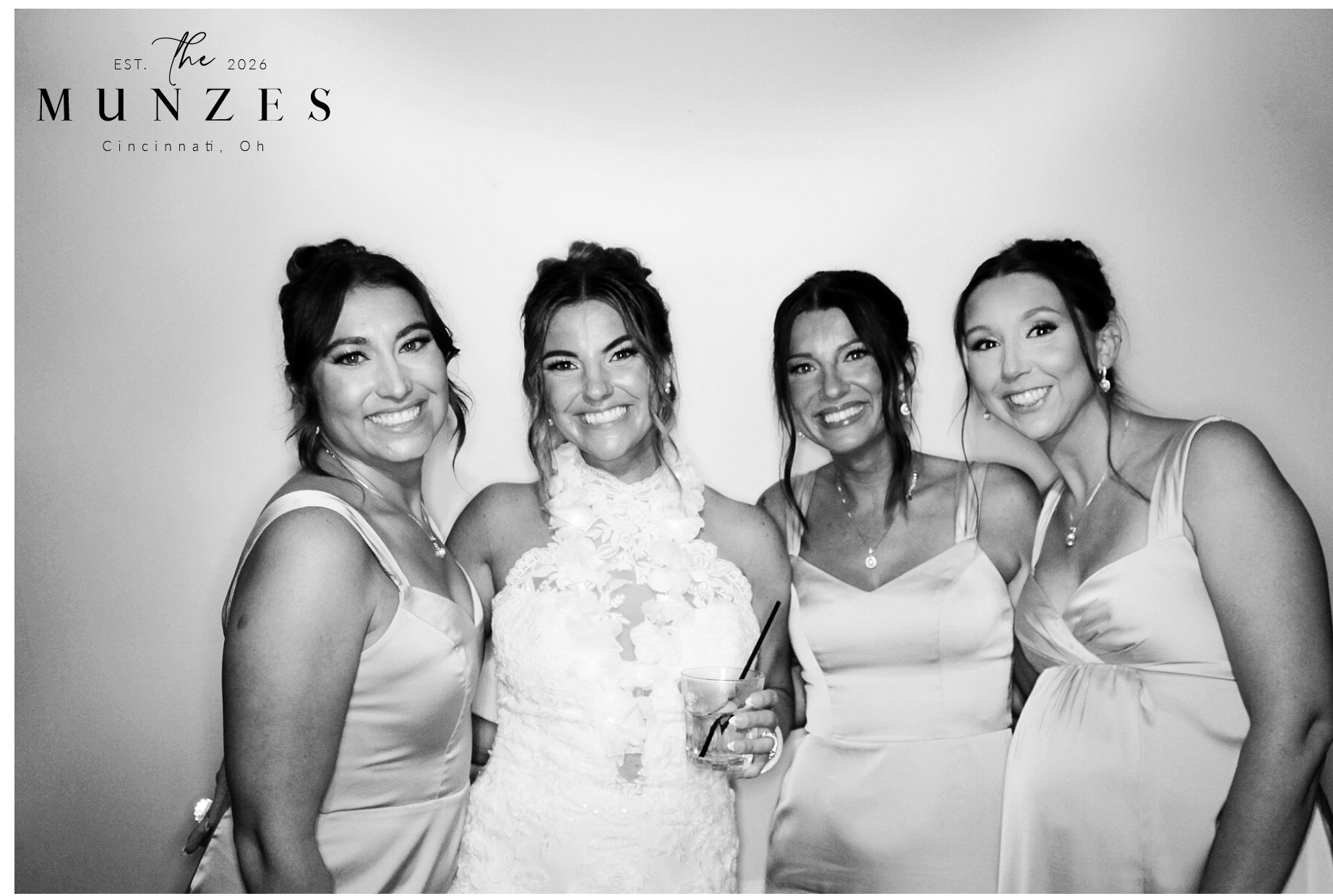 The Munzes | View more photos from the event at gallery.photoboothcincy.com/u/PhotoBoothCincy/The-Munzes