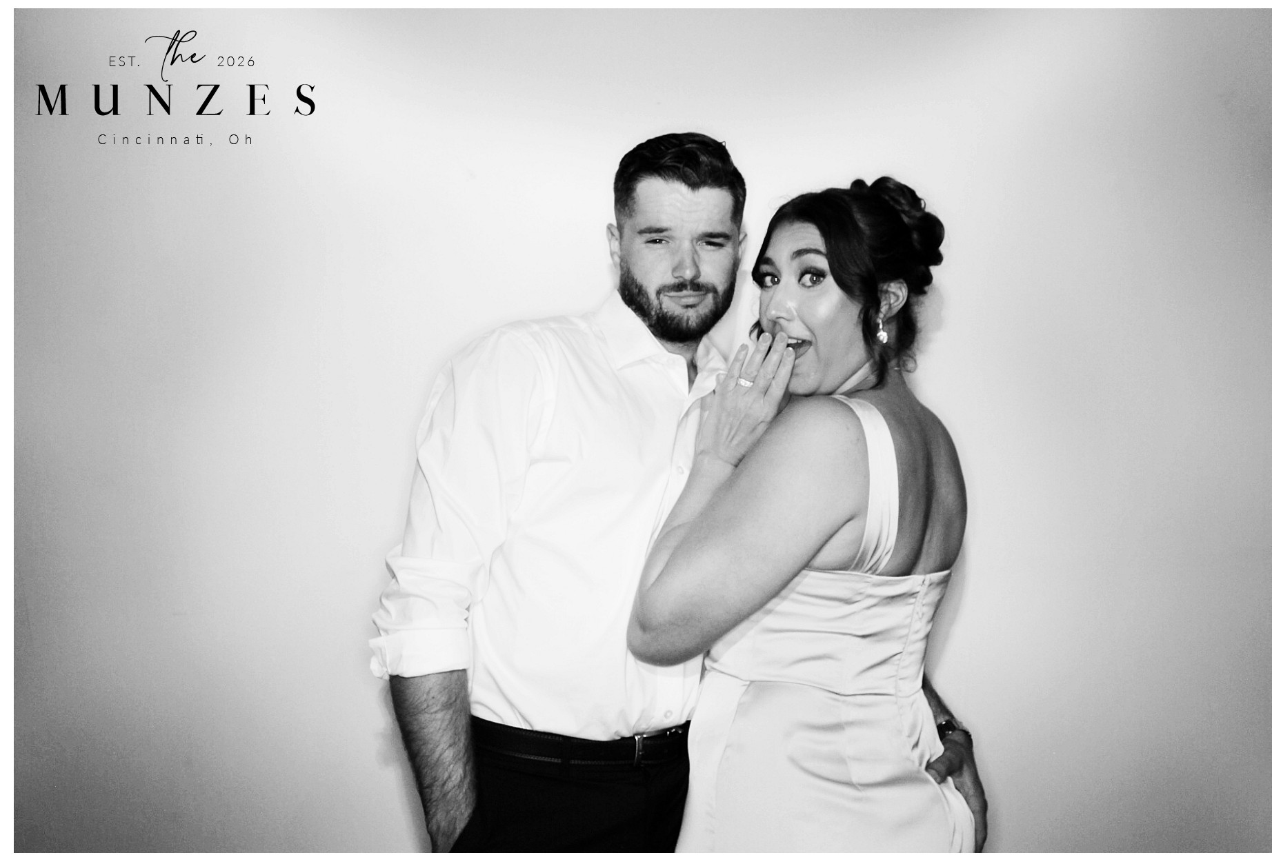 The Munzes | View more photos from the event at gallery.photoboothcincy.com/u/PhotoBoothCincy/The-Munzes