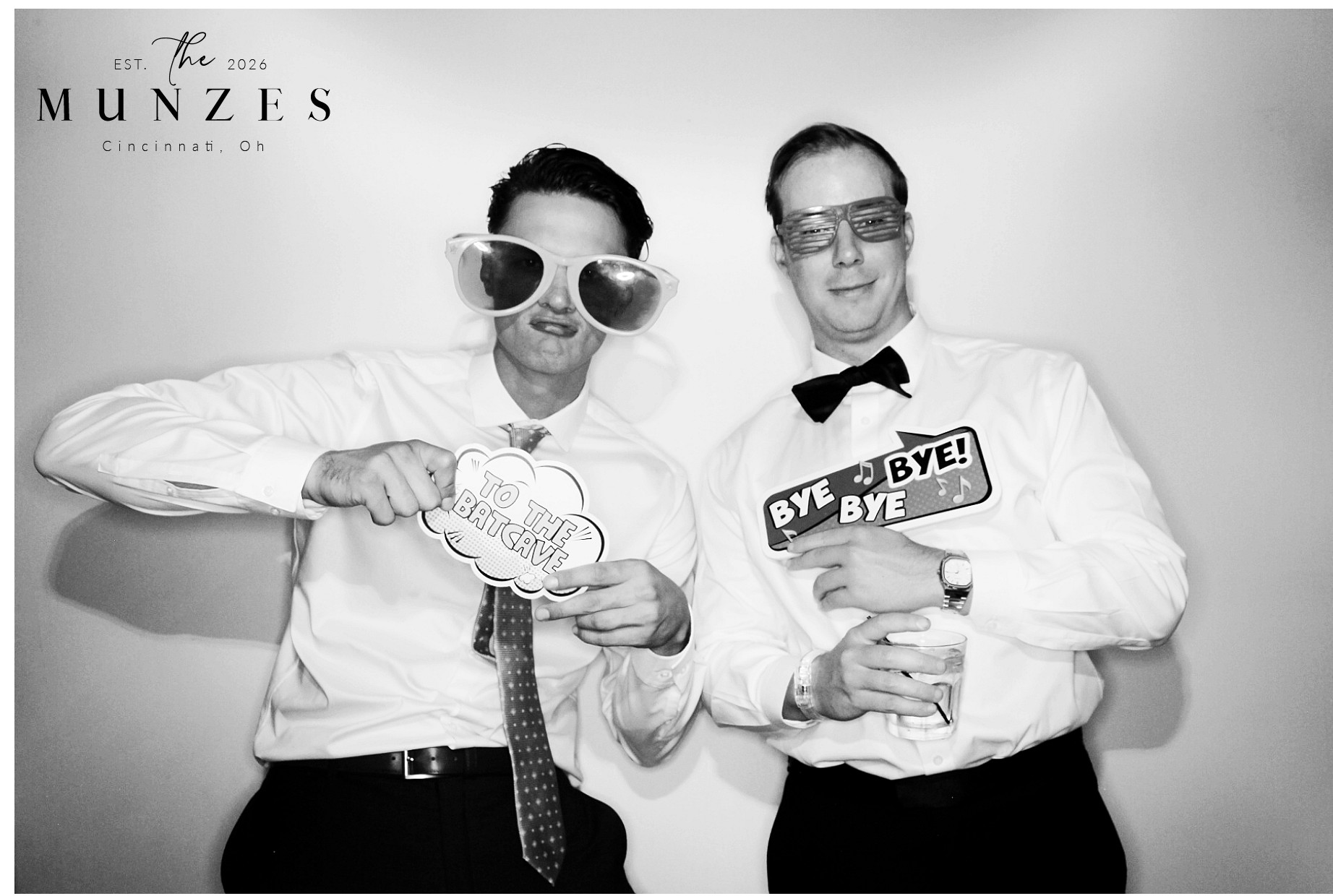 The Munzes | View more photos from the event at gallery.photoboothcincy.com/u/PhotoBoothCincy/The-Munzes