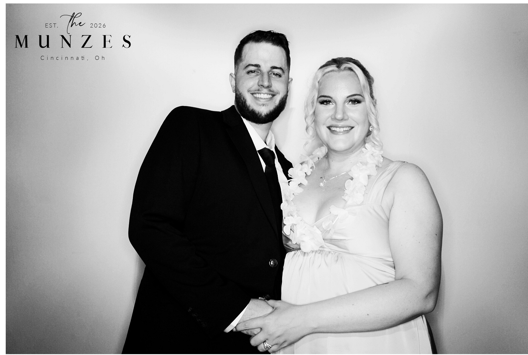 The Munzes | View more photos from the event at gallery.photoboothcincy.com/u/PhotoBoothCincy/The-Munzes