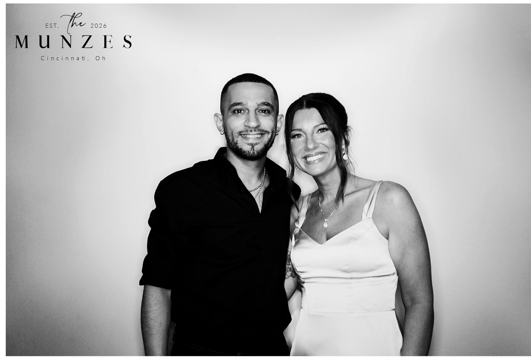 The Munzes | View more photos from the event at gallery.photoboothcincy.com/u/PhotoBoothCincy/The-Munzes