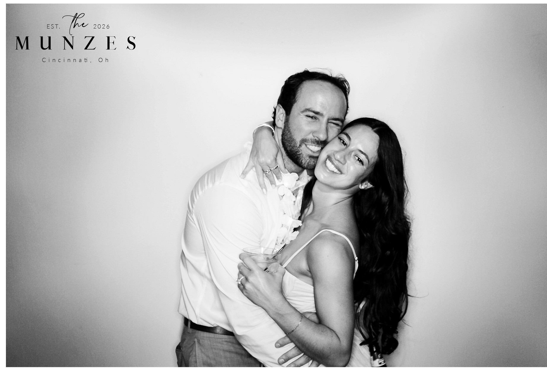 The Munzes | View more photos from the event at gallery.photoboothcincy.com/u/PhotoBoothCincy/The-Munzes