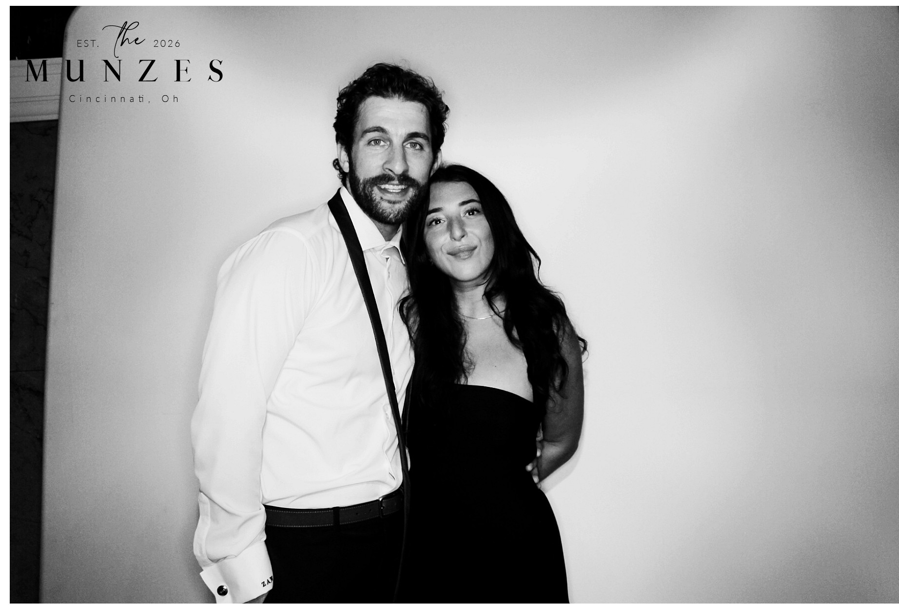 The Munzes | View more photos from the event at gallery.photoboothcincy.com/u/PhotoBoothCincy/The-Munzes