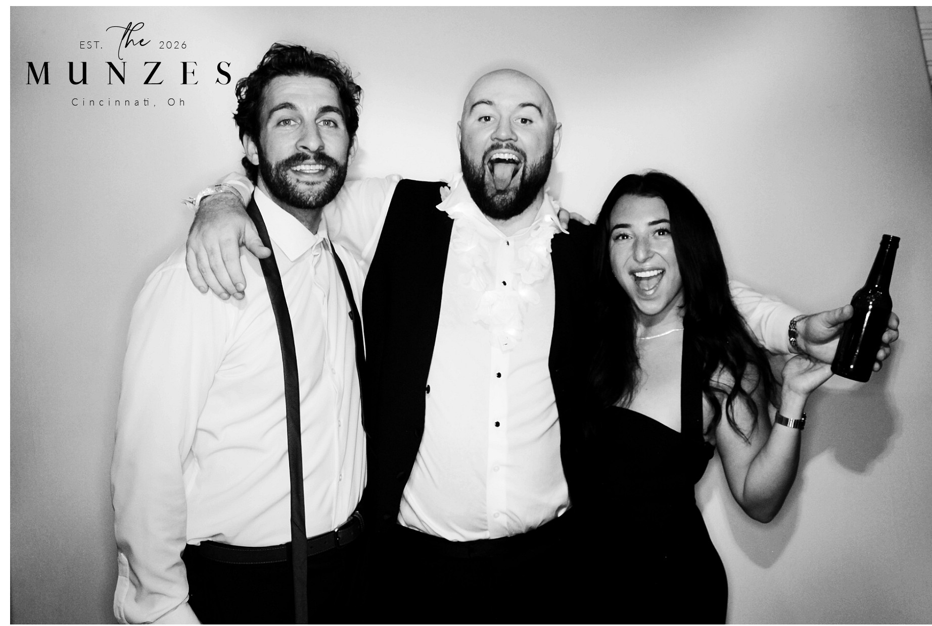 The Munzes | View more photos from the event at gallery.photoboothcincy.com/u/PhotoBoothCincy/The-Munzes