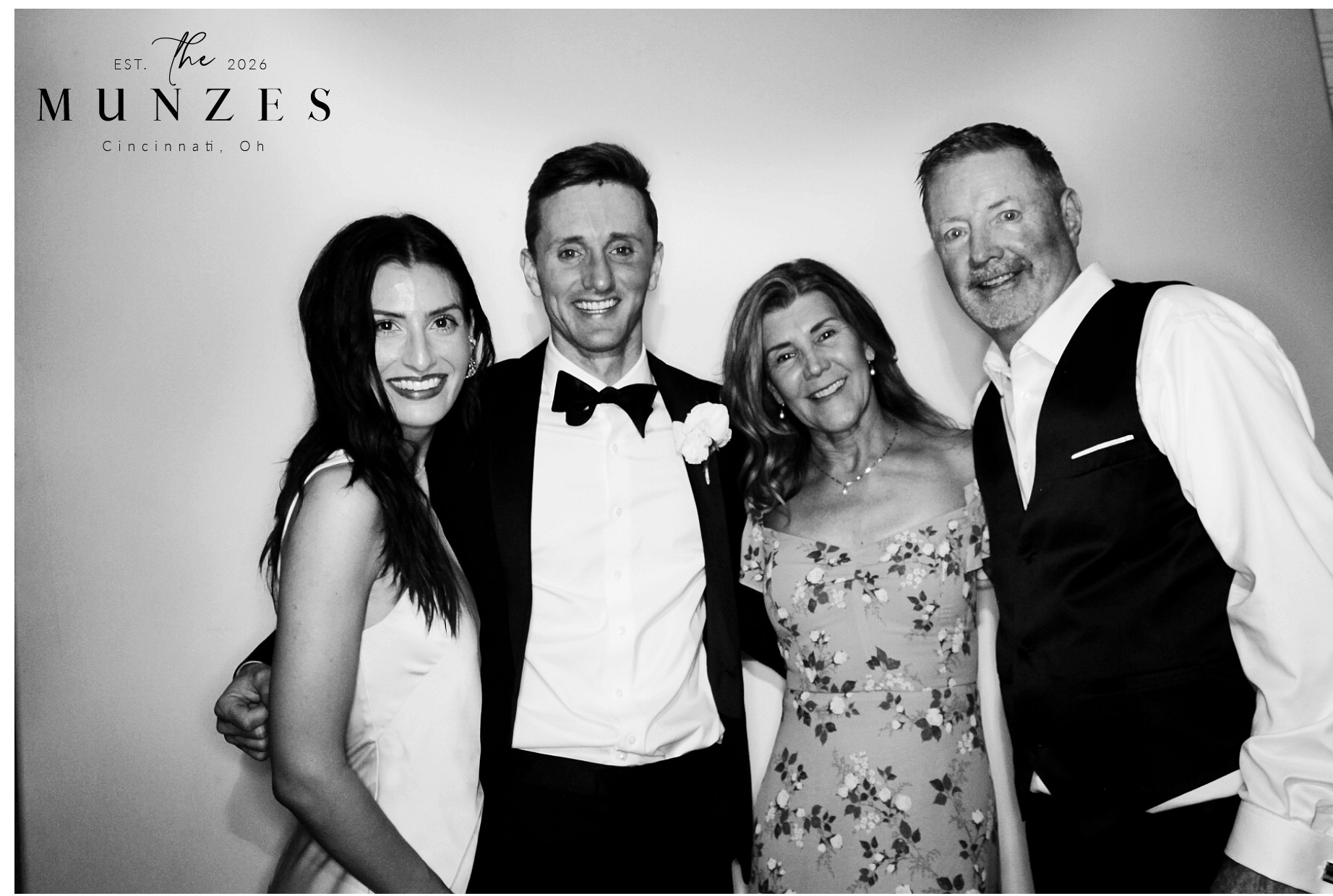 The Munzes | View more photos from the event at gallery.photoboothcincy.com/u/PhotoBoothCincy/The-Munzes