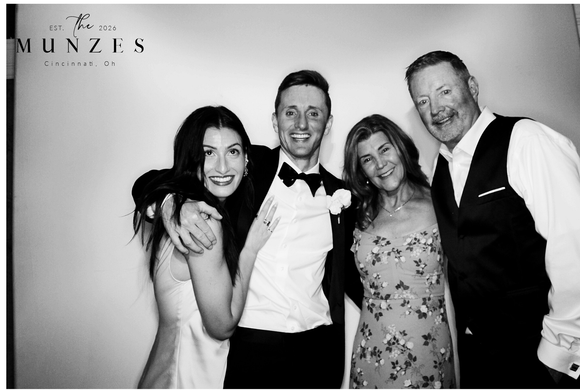 The Munzes | View more photos from the event at gallery.photoboothcincy.com/u/PhotoBoothCincy/The-Munzes