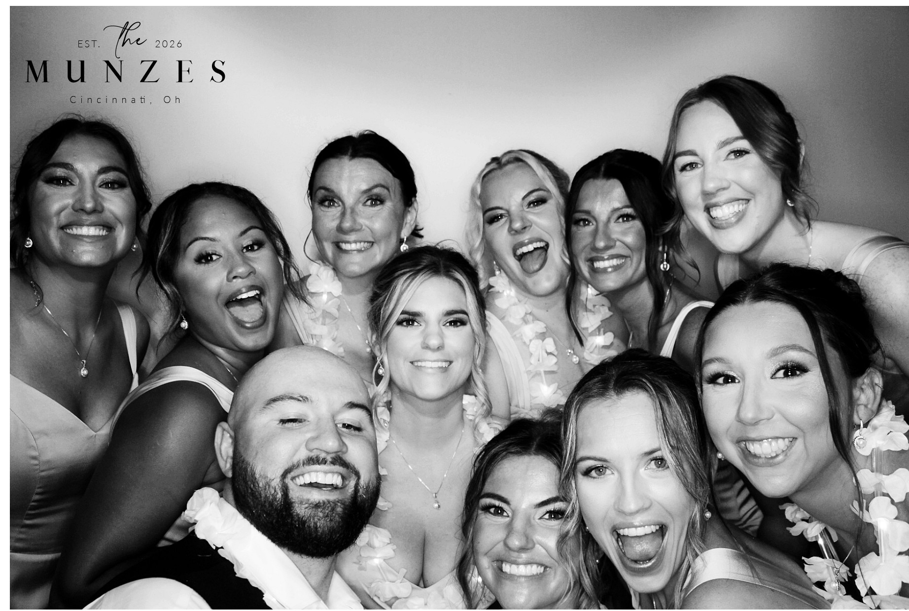 The Munzes | View more photos from the event at gallery.photoboothcincy.com/u/PhotoBoothCincy/The-Munzes