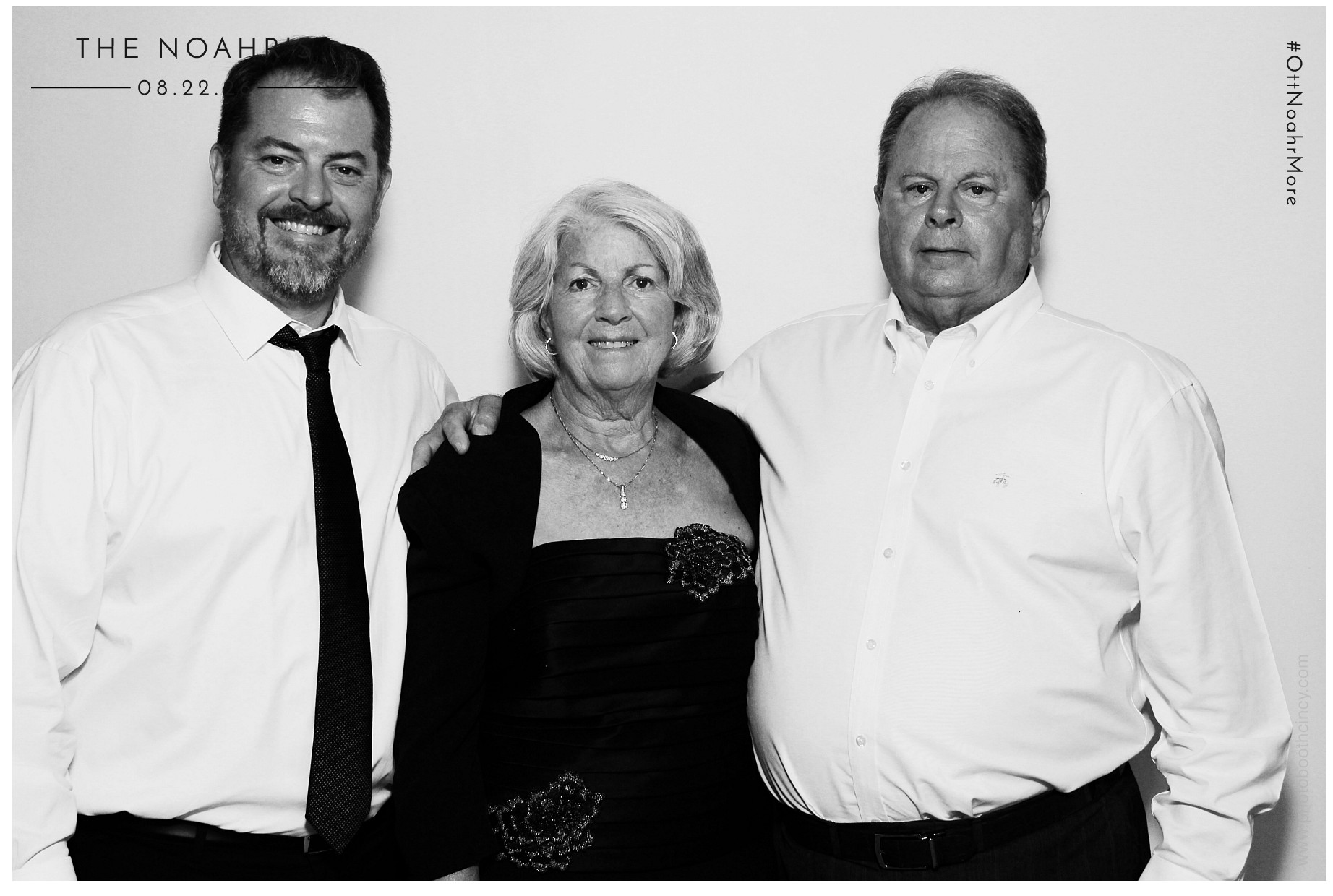 The Noahr's | View more photos from the event at gallery.photoboothcincy.com/u/PhotoBoothCincy/The-Noahrs