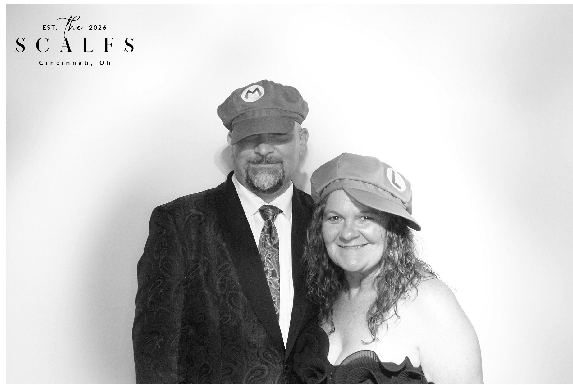 The Scalfs | View more photos from the event at gallery.photoboothcincy.com/u/PhotoBoothCincy/The-Scalfs