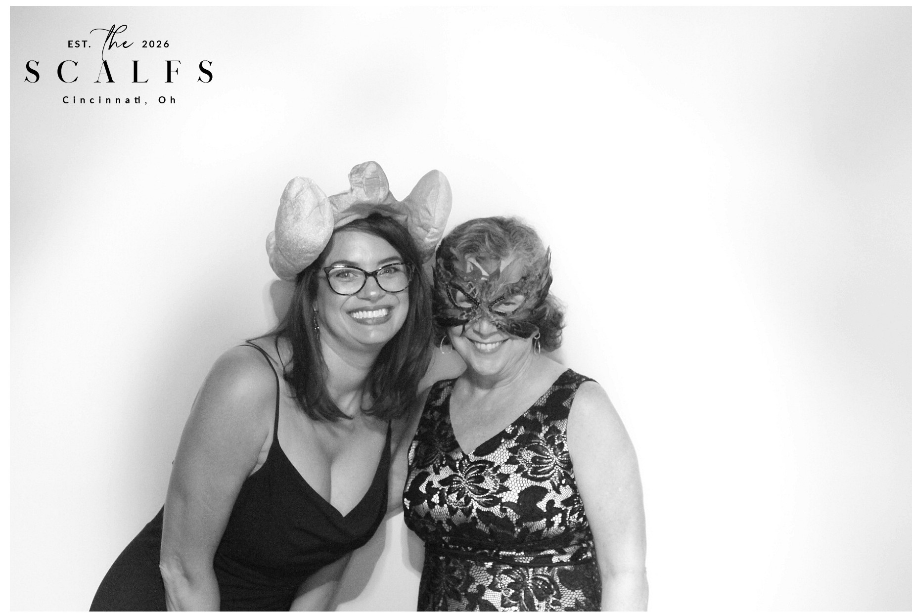The Scalfs | View more photos from the event at gallery.photoboothcincy.com/u/PhotoBoothCincy/The-Scalfs