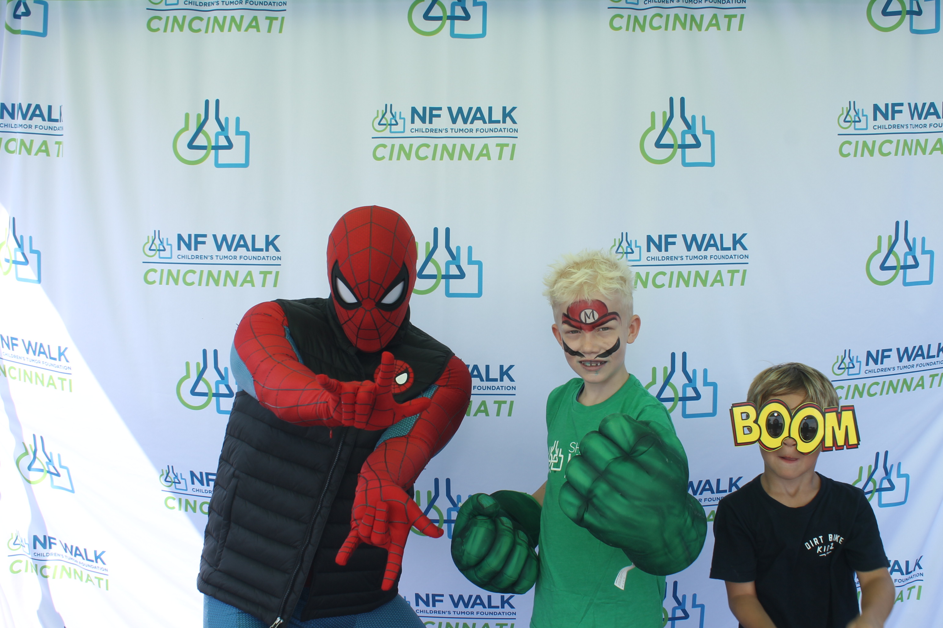 The Sine A Light NF Walk | View more photos from the event at gallery.photoboothcincy.com/u/PhotoBoothCincy/The-Sine-A-Light-NF-Walk