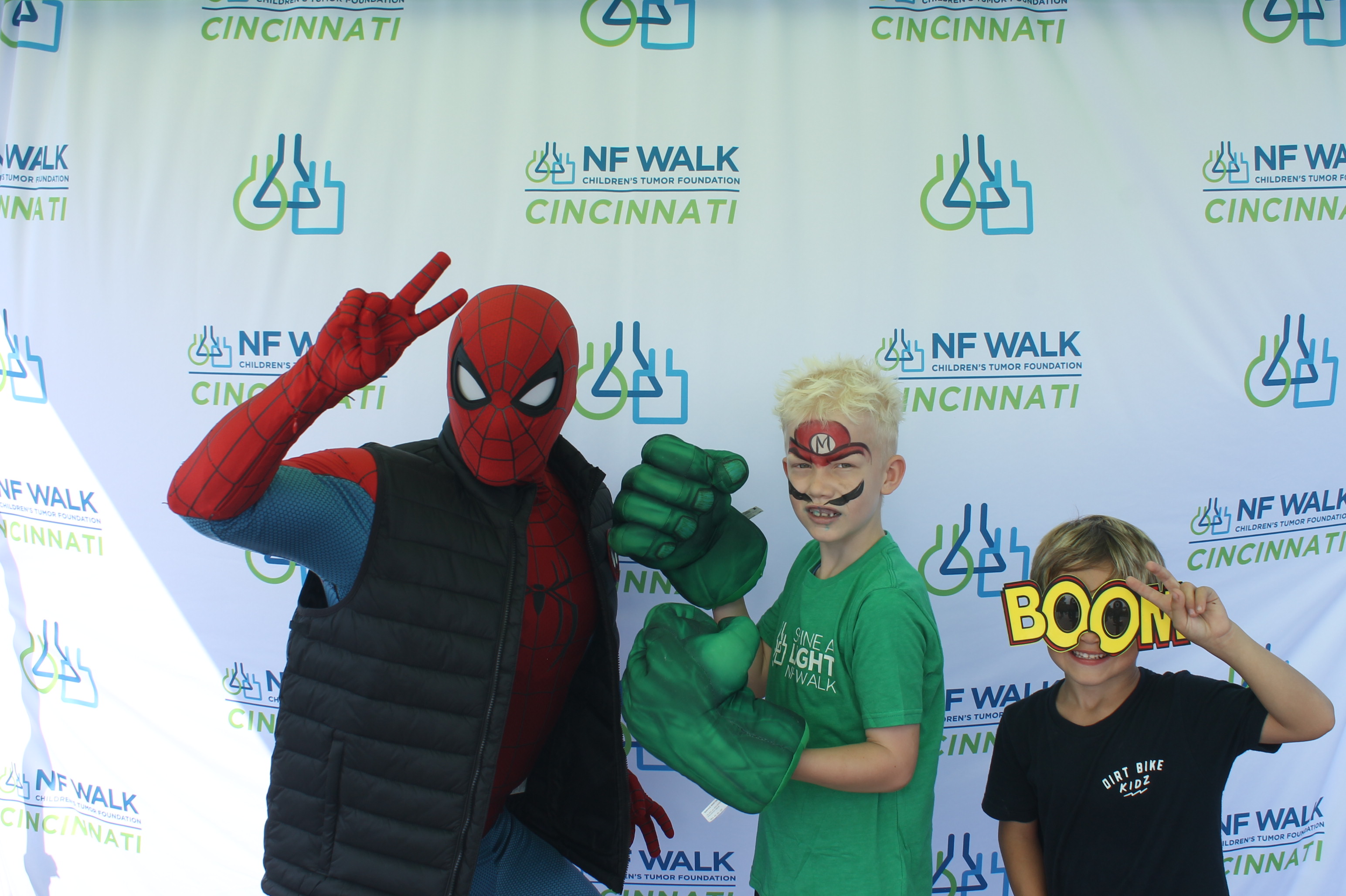 The Sine A Light NF Walk | View more photos from the event at gallery.photoboothcincy.com/u/PhotoBoothCincy/The-Sine-A-Light-NF-Walk