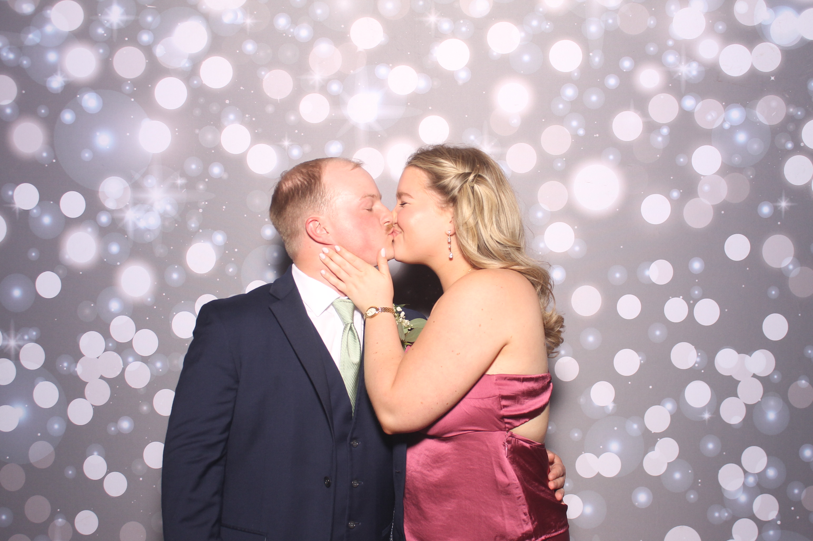 The Whitehead's | View more photos from the event at gallery.photoboothcincy.com/u/PhotoBoothCincy/The-Whiteheads