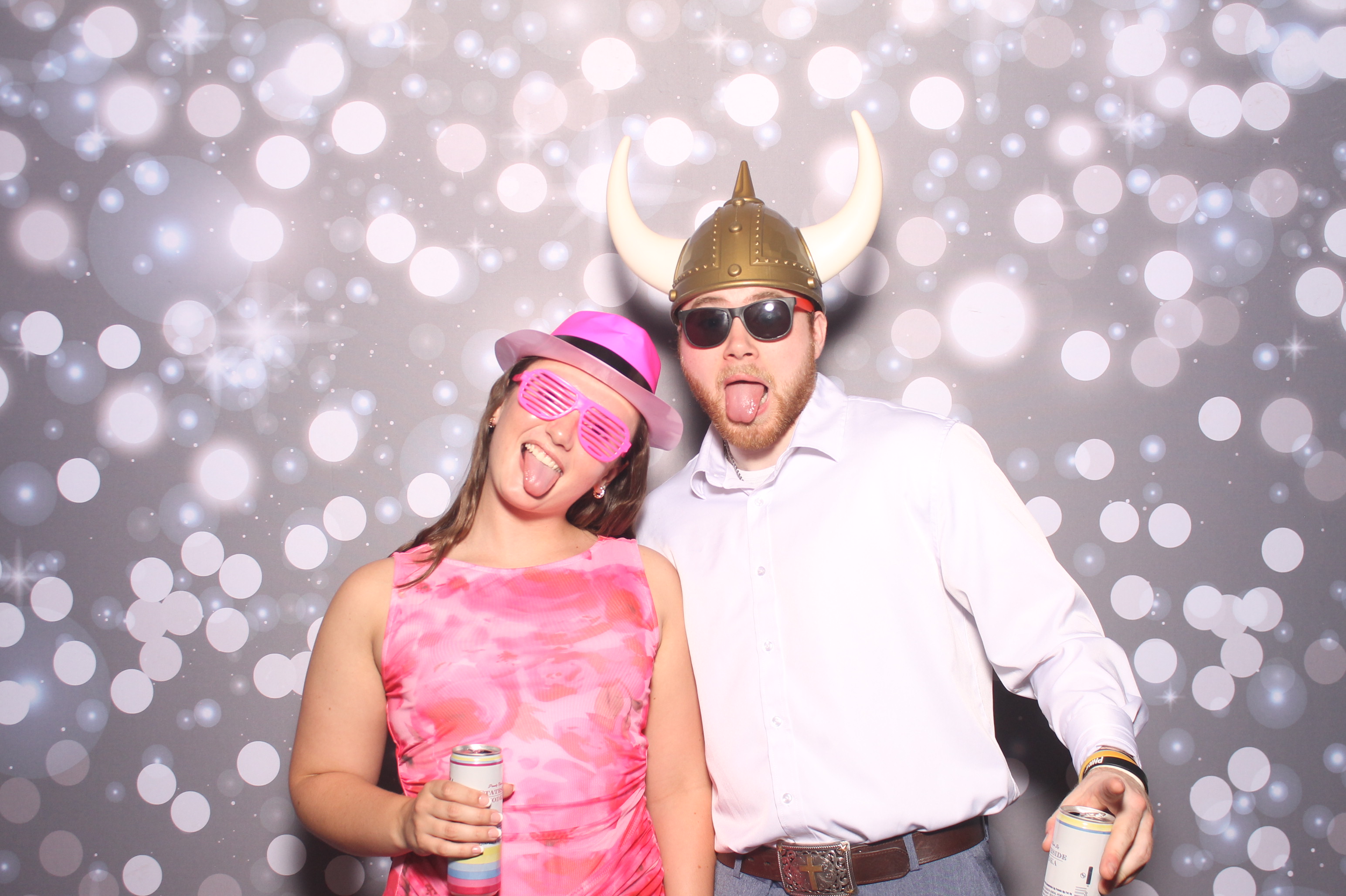The Whitehead's | View more photos from the event at gallery.photoboothcincy.com/u/PhotoBoothCincy/The-Whiteheads